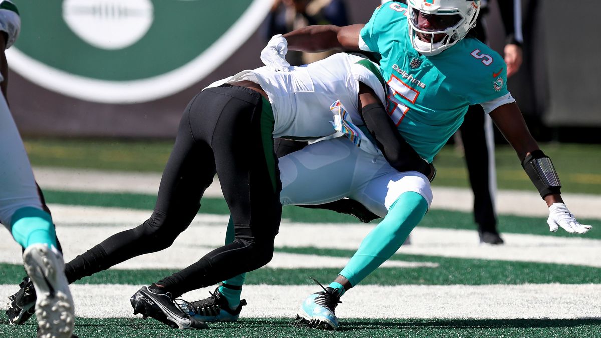 Miami Dolphins QB Teddy Bridgewater Affected by New Concussion Rules -  Sports Illustrated Miami Dolphins News, Analysis and More