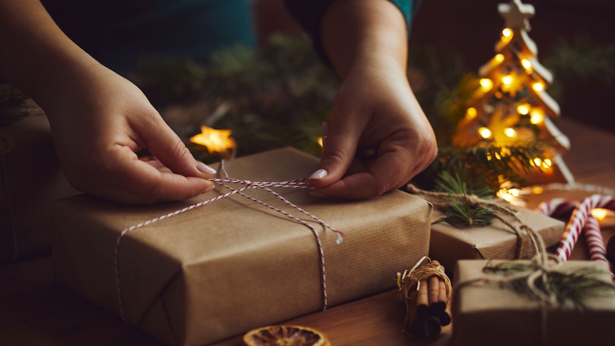 Holiday gift giving is rife with waste. Here's how to give greener,  according to experts | CNN