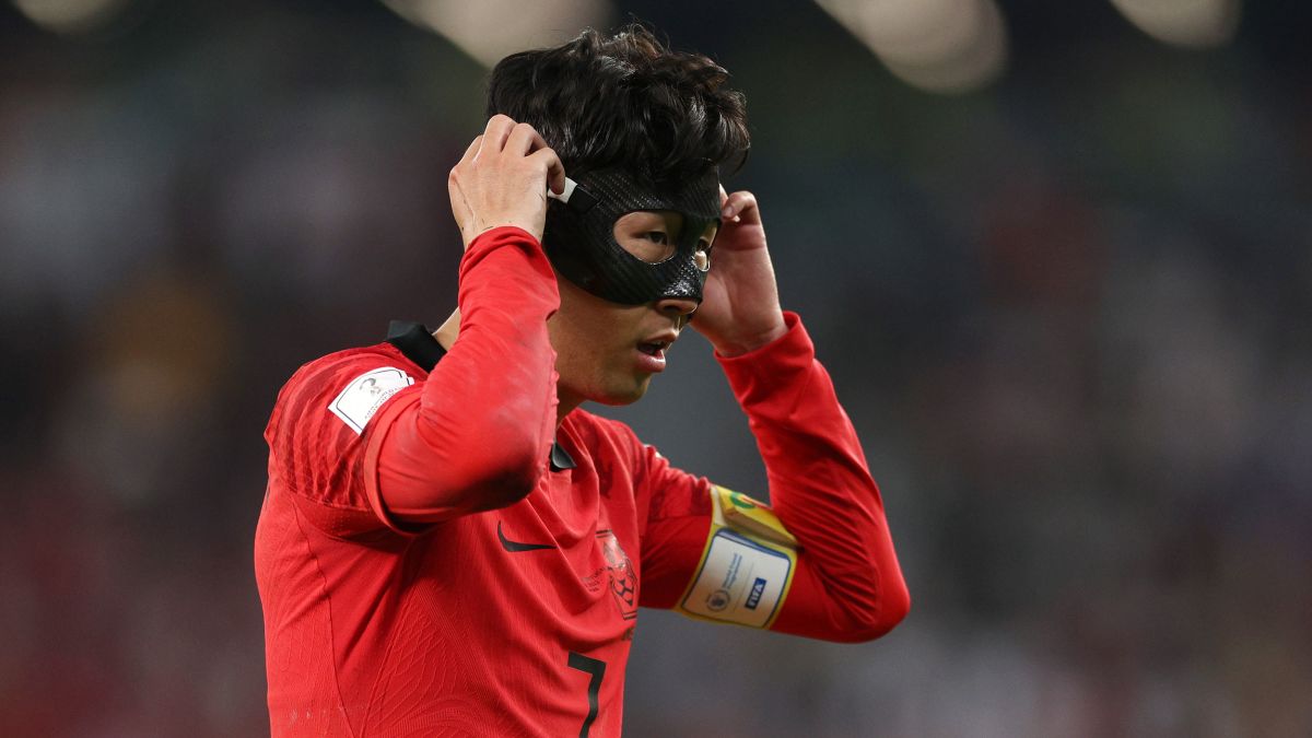 Why is Son Heung-min wearing a mask during Tottenham's match