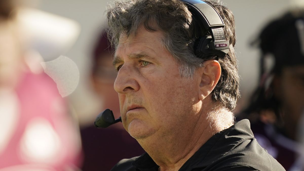 Mike Leach: Mississippi State head football coach has died at 61 from heart  condition complications | CNN