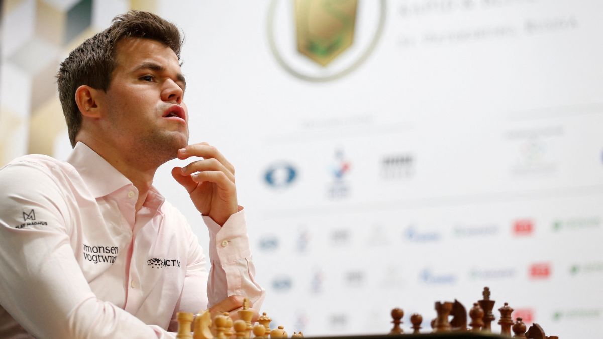 World Champion Magnus Carlsen Crowned Clutch Chess International