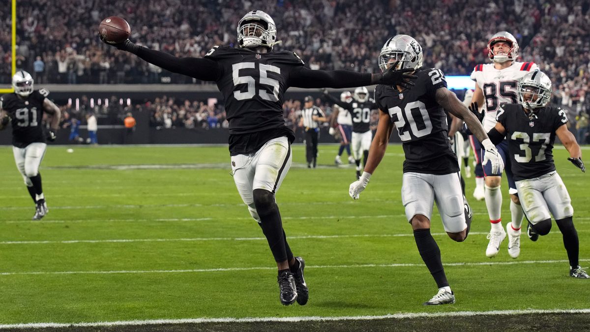 Las Vegas Raiders stun New England Patriots on bizarre final play