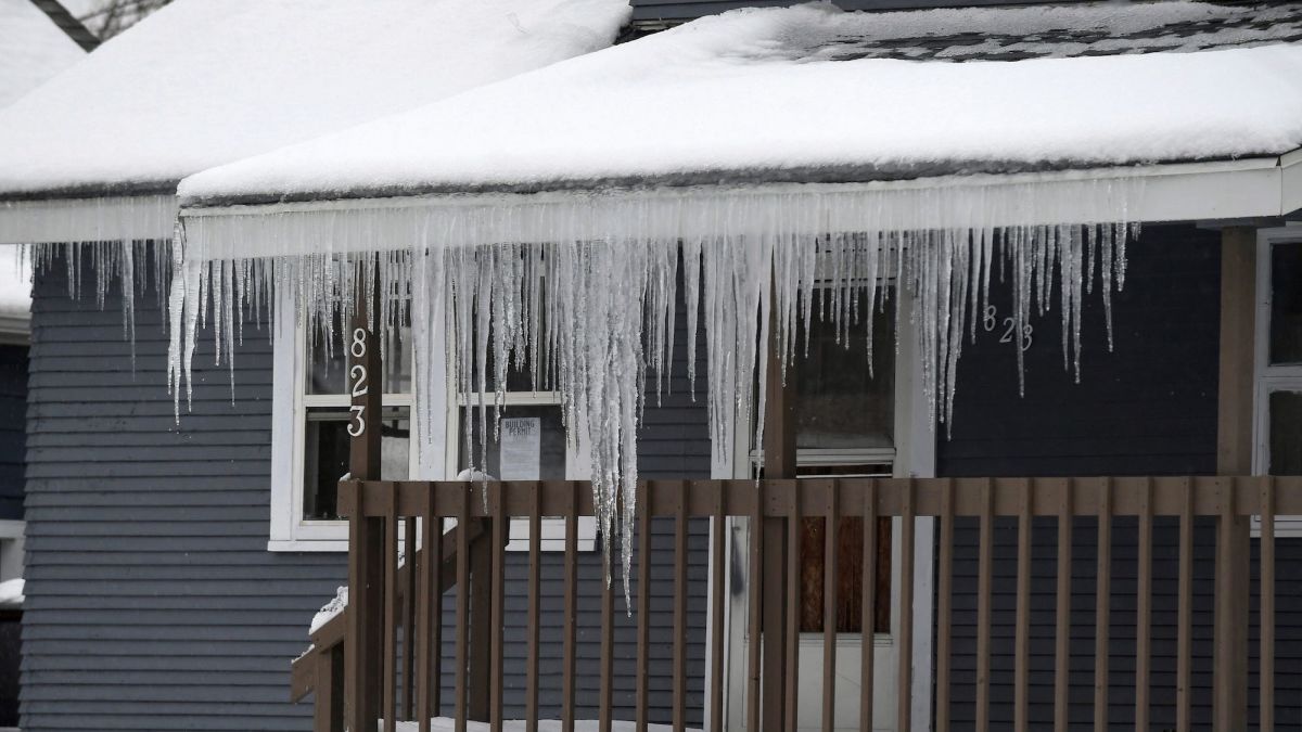 Snow and sub-freezing temps moves into Central Montana Tuesday