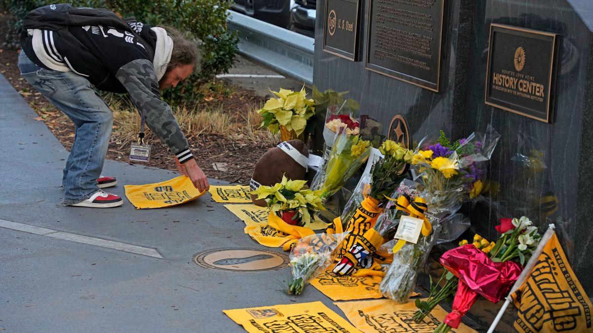 Pittsburgh Penguins Honor Franco Harris During Thursday's Game - Steelers  Depot