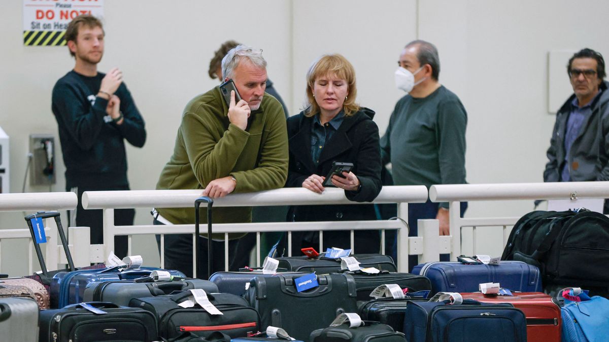 Buttigieg says DOT investigating why Delta Air Lines passengers