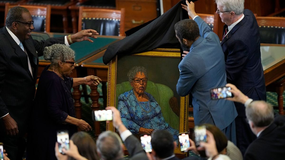 Opal Lee, the 'grandmother of Juneteenth,' becomes second African American  to have portrait hung in Texas statehouse - CNN