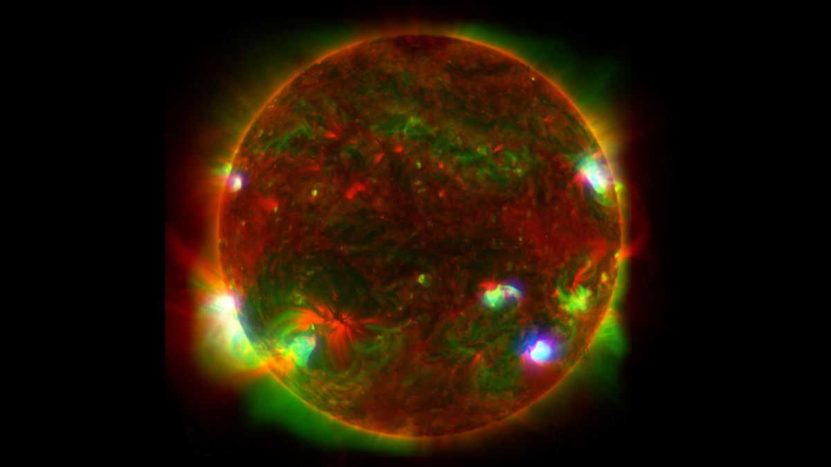 Telescopes reveal the sun's hidden light in new image | CNN