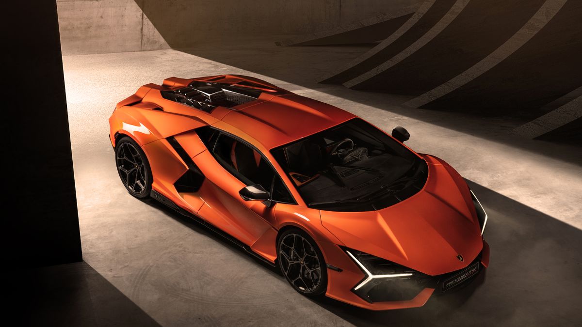 The Lamborghini Revuelto is a 1,001 horsepower hybrid supercar flagship |  CNN Business