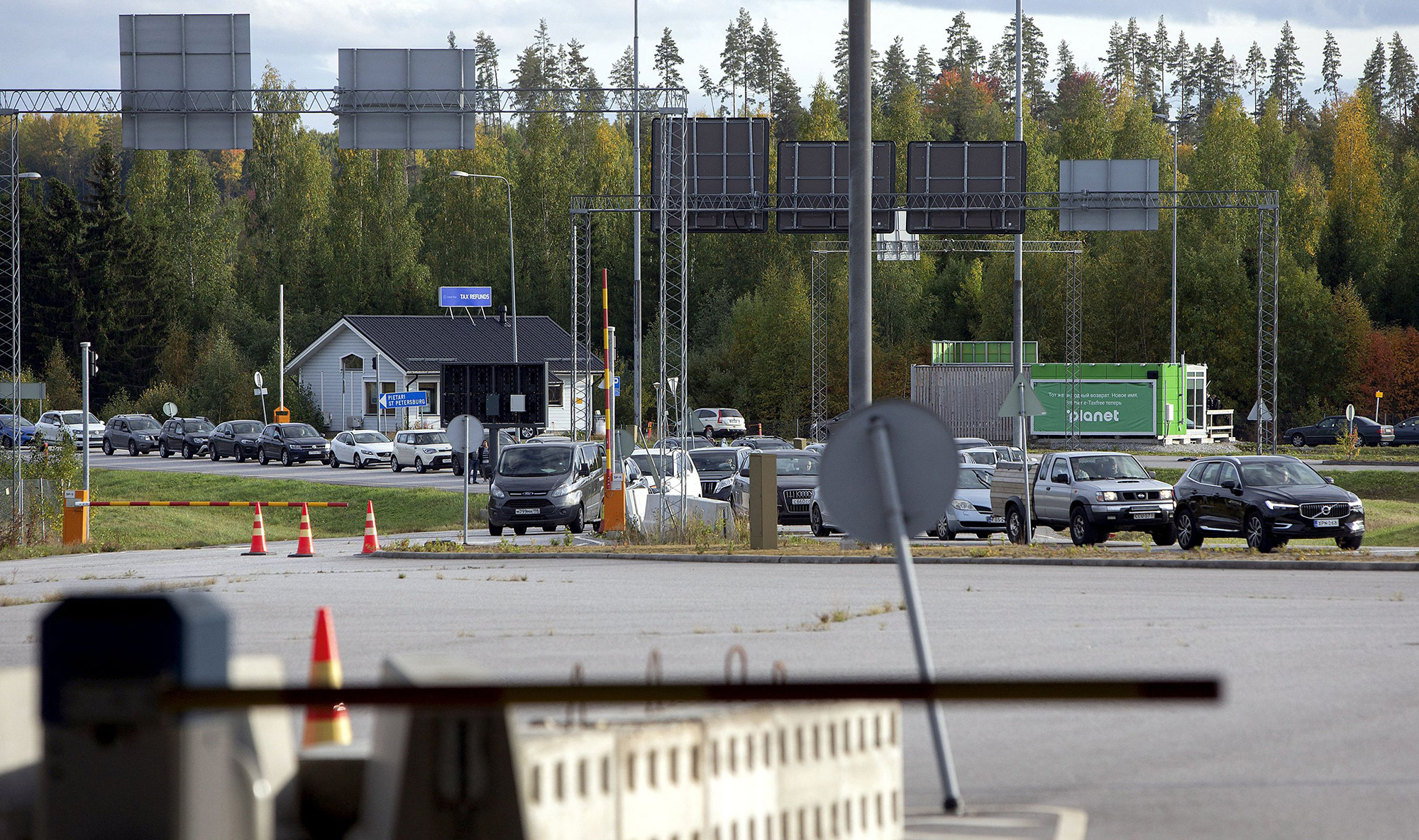 Vehicles queue to cross the border from Russia to Finland at the Nuijamaa border checkpoint in Lappeenranta, Finland, on September 22.