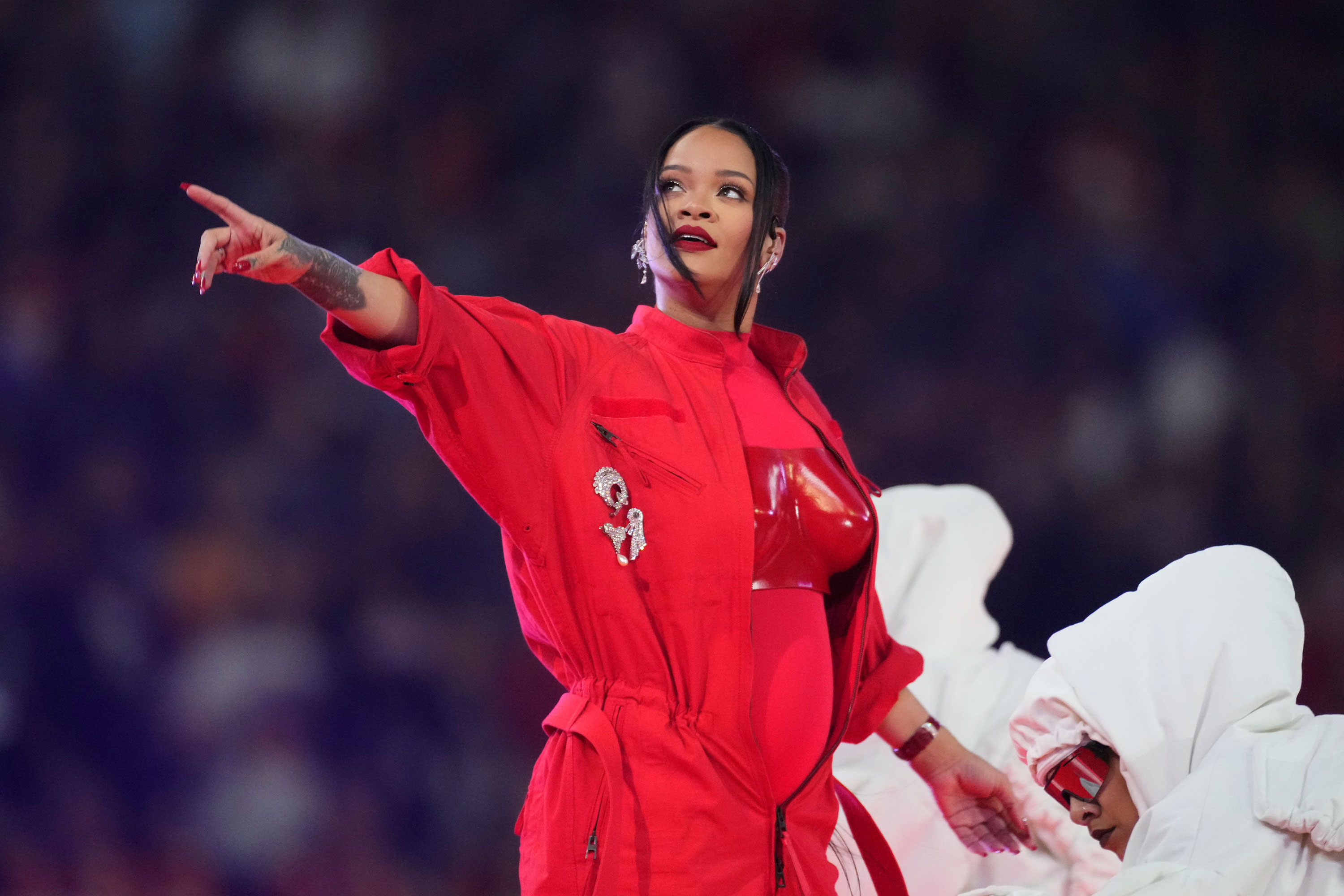 NOW Rihanna Performs In The Super Bowl Halftime Show