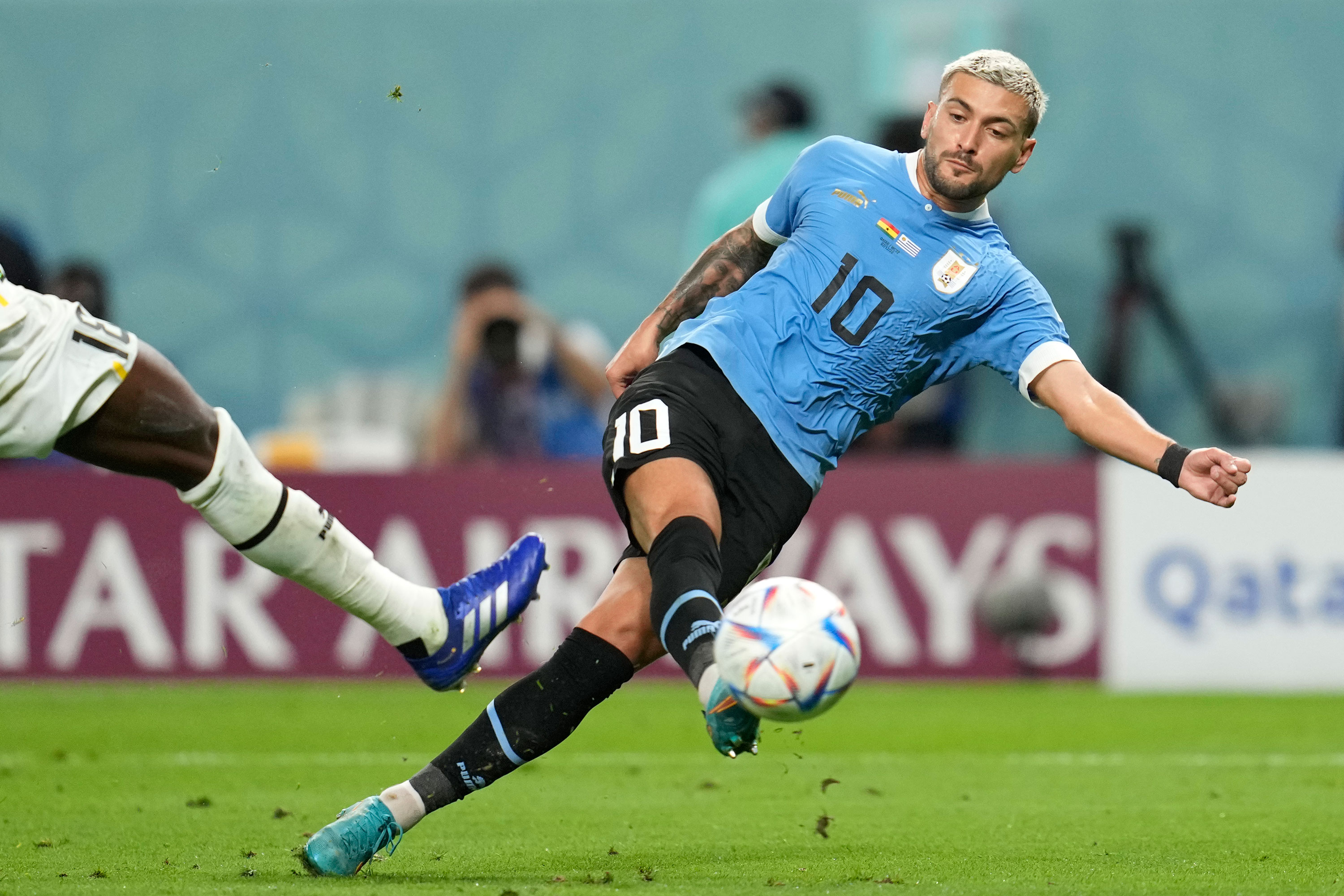 Uruguay's Giorgian de Arrascaeta scores his team's second goal against Ghana on Friday.