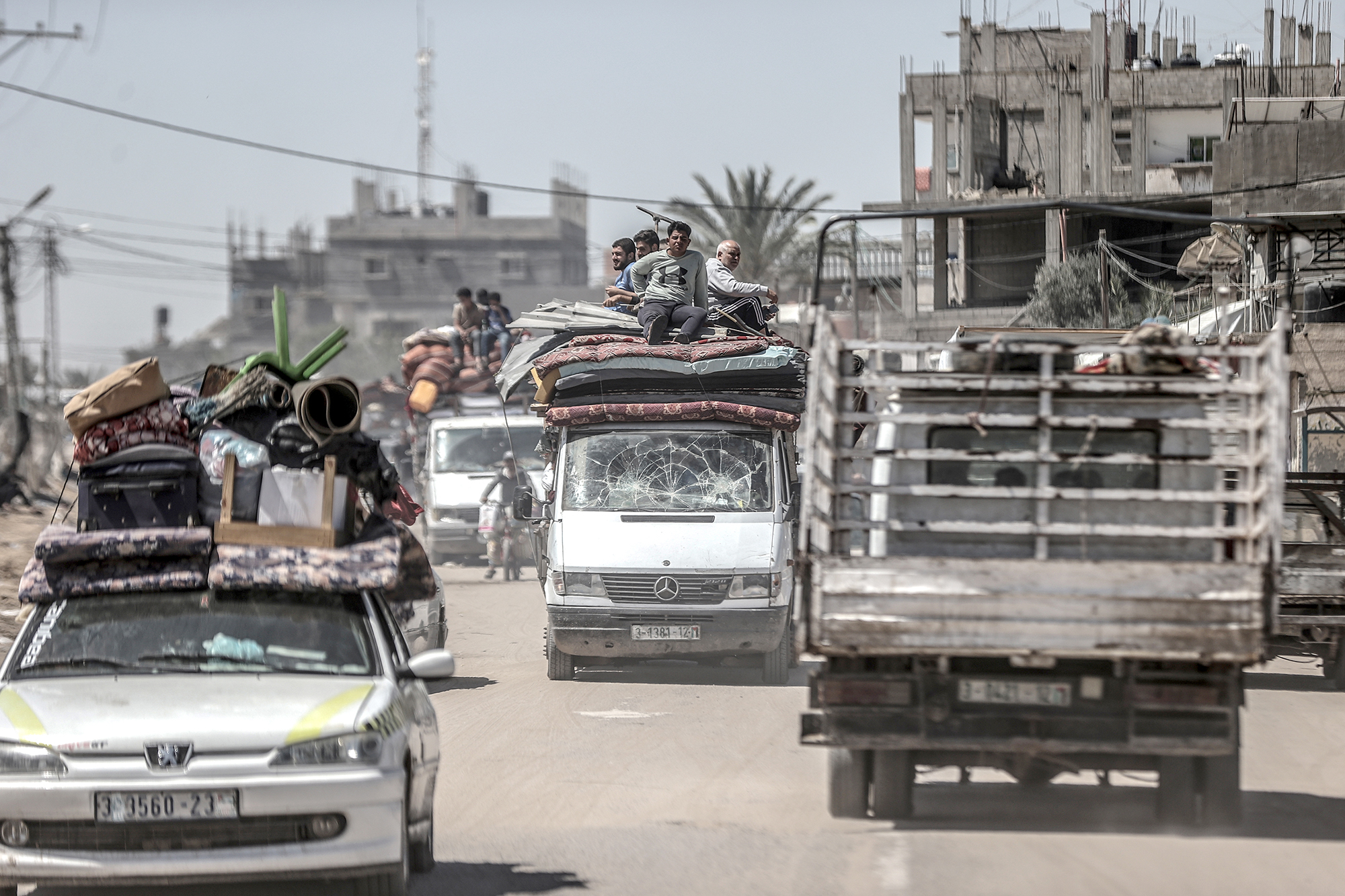 Palestinians continue to depart from the eastern neighborhoods of Rafah, Gaza, due to ongoing Israeli attacks on May 8.
