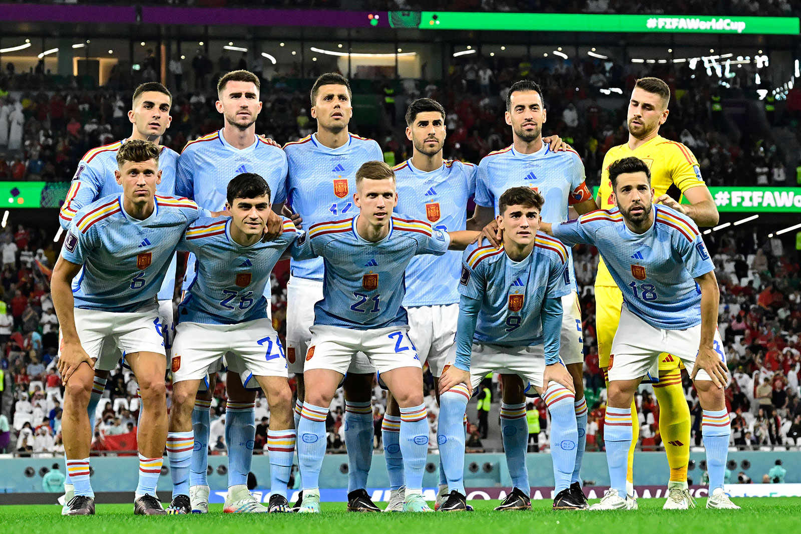 Tim Spanyol berfoto jelang pertandingan babak 16 besar melawan Maroko.