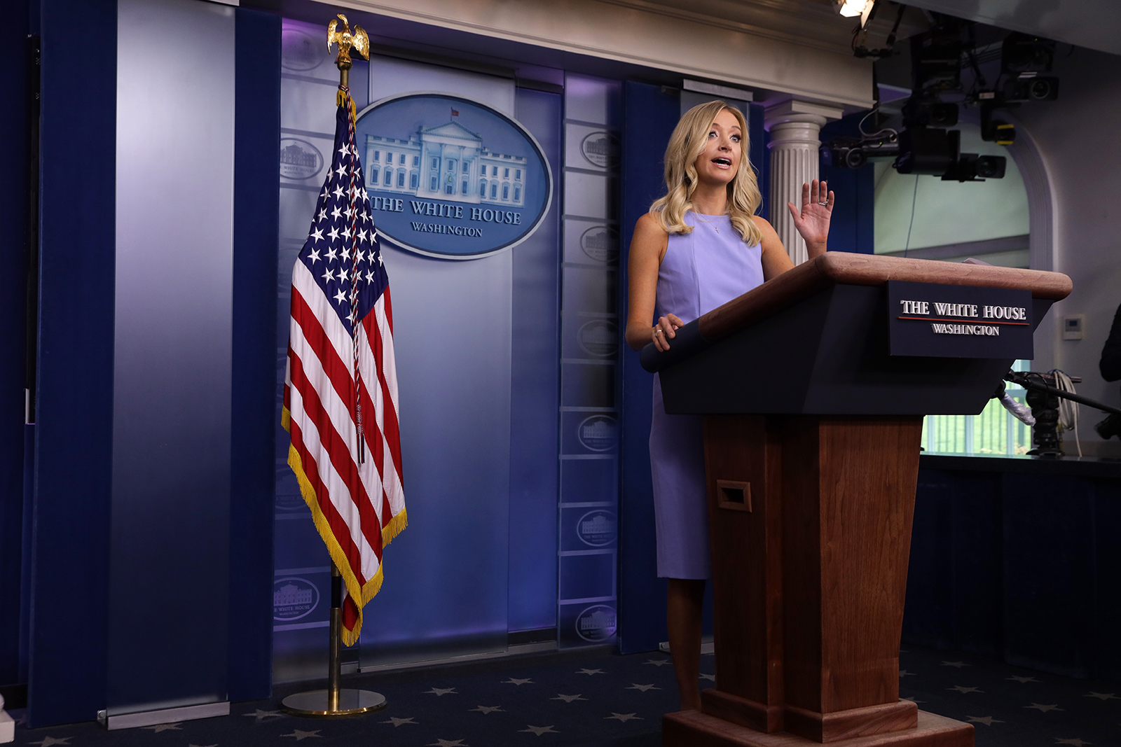 Beyaz Saray Basın Sekreteri Kayleigh McEnany, 17 Haziran'da Washington'daki Beyaz Saray'da bir haber brifingi sırasında konuşuyor.