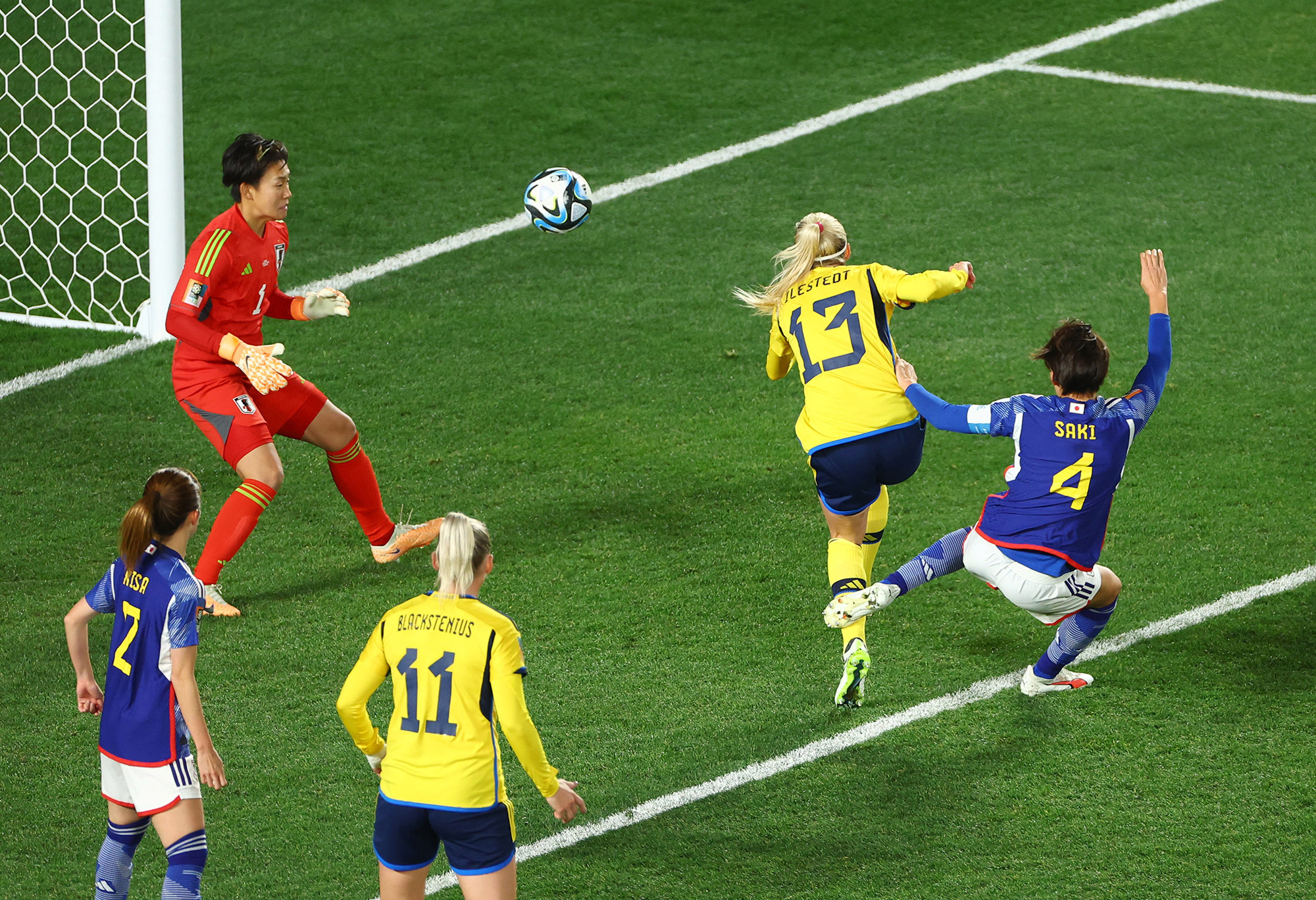 Sweden's Amanda Ilestedt scores goal vs. Japan in 32'