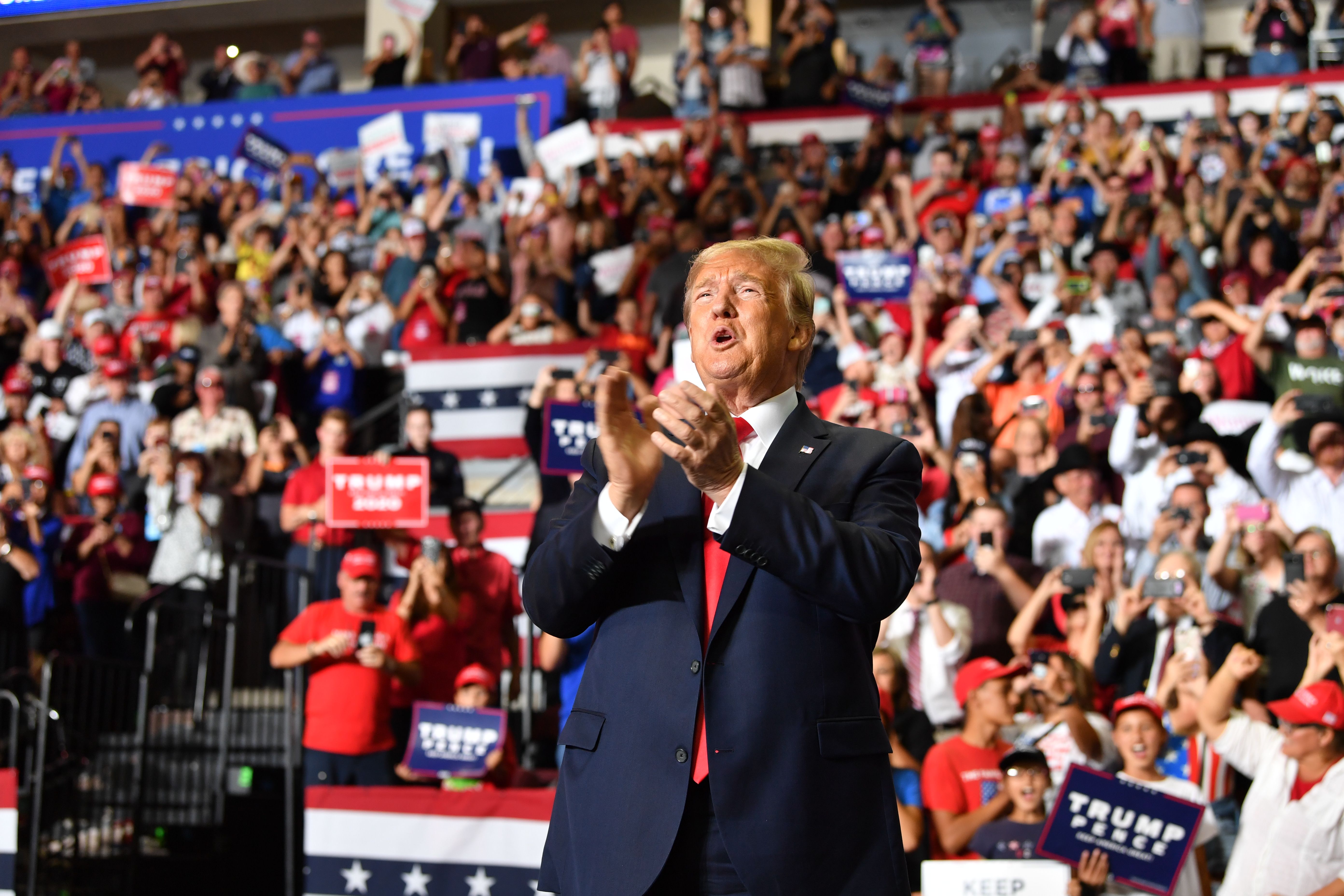 Trump rally. Предвыборная кампания Трампа 2016. Трамп предвыборные митинги 2016.