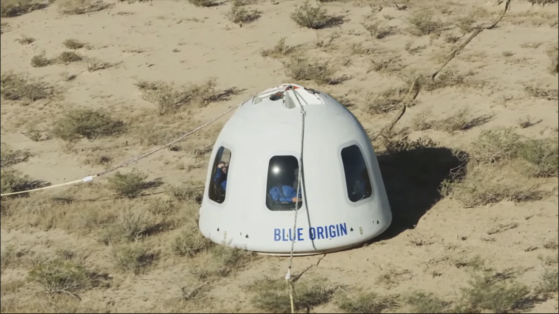capsule-carrying-crew-returns-to-earth
