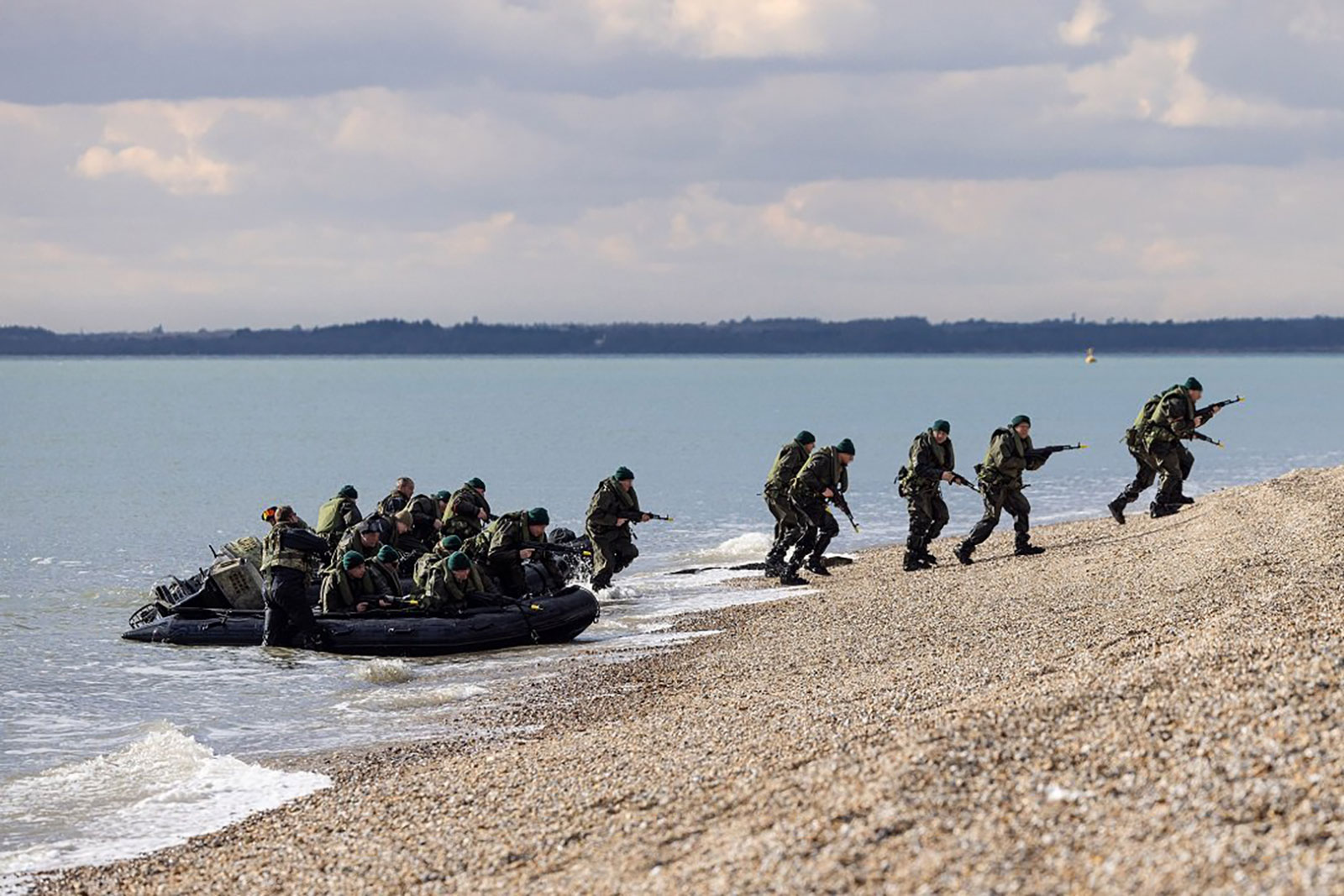 Ukrainian marines are trained by British Commandos. 