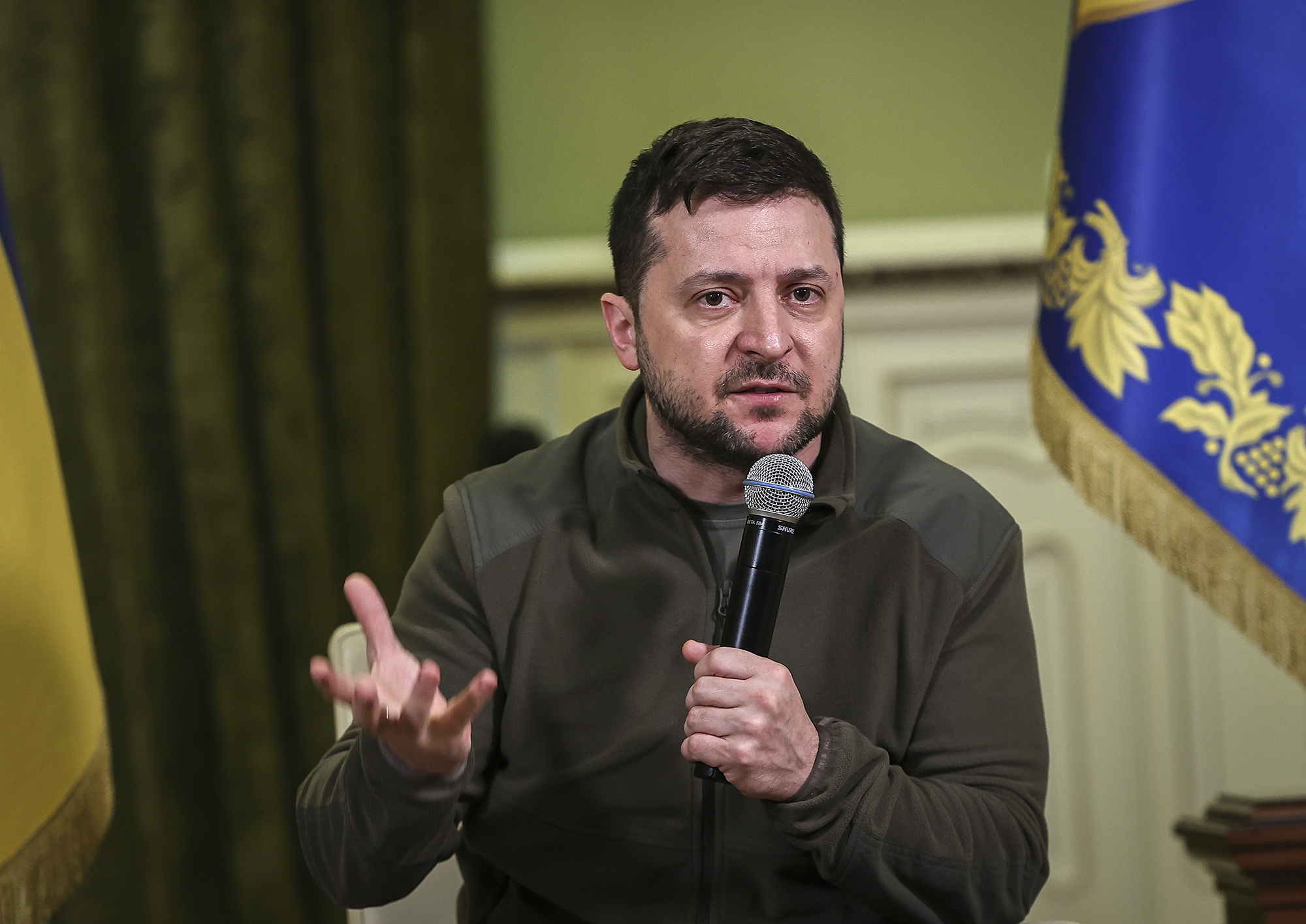 Tutta l’Ucraina è “in prima linea”, dice Zelensky, aggiungendo che “alcune piccole città non esistono più”.