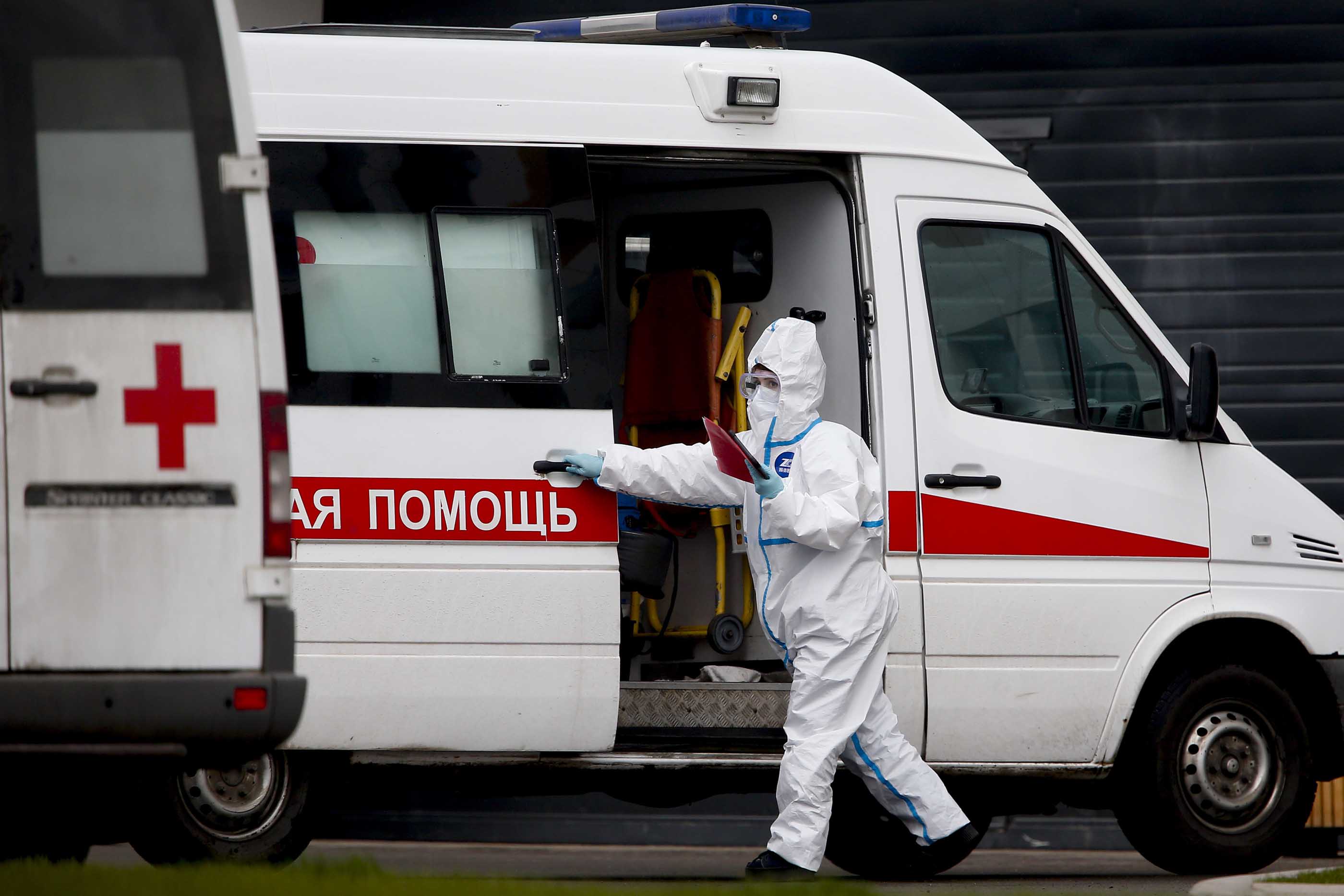 A health worker arrives at Kommunarka Hospital with an ambulance carrying a suspected coronavirus patient, in Moscow, Russia on May 3.