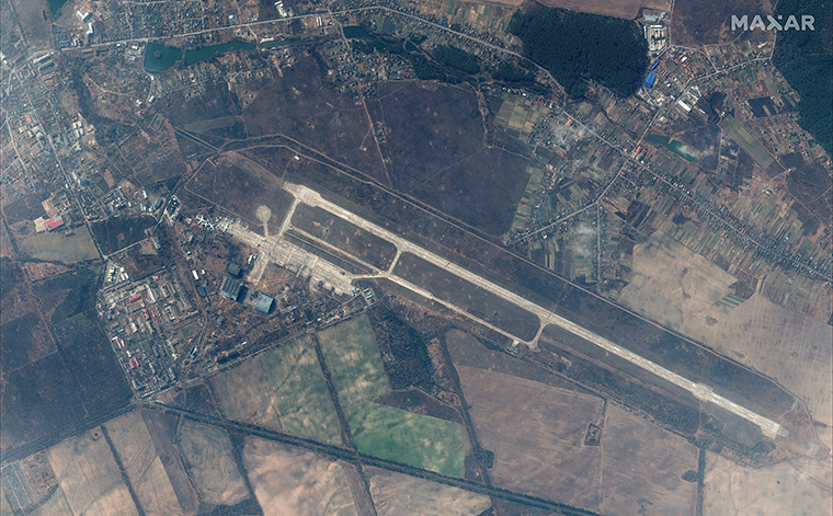 Satellietoverzicht van het verlaten Antonov Airport.
