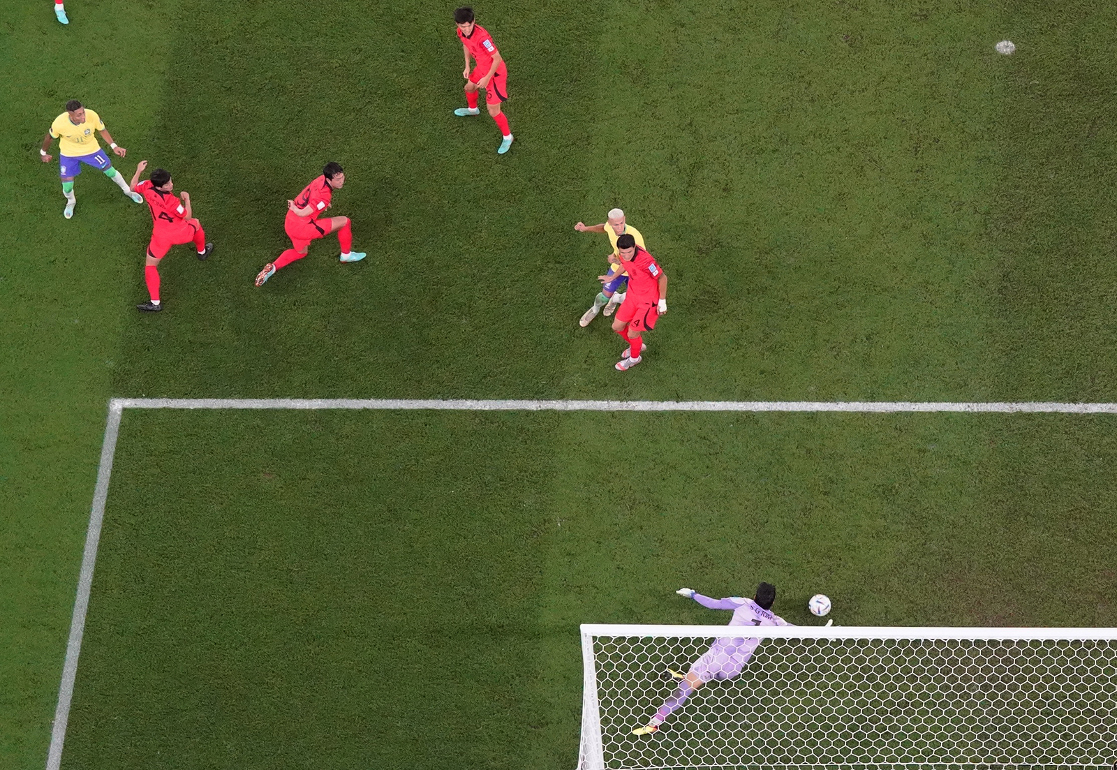 Kim Seung-gyu makes a save from Brazil's Raphinha.