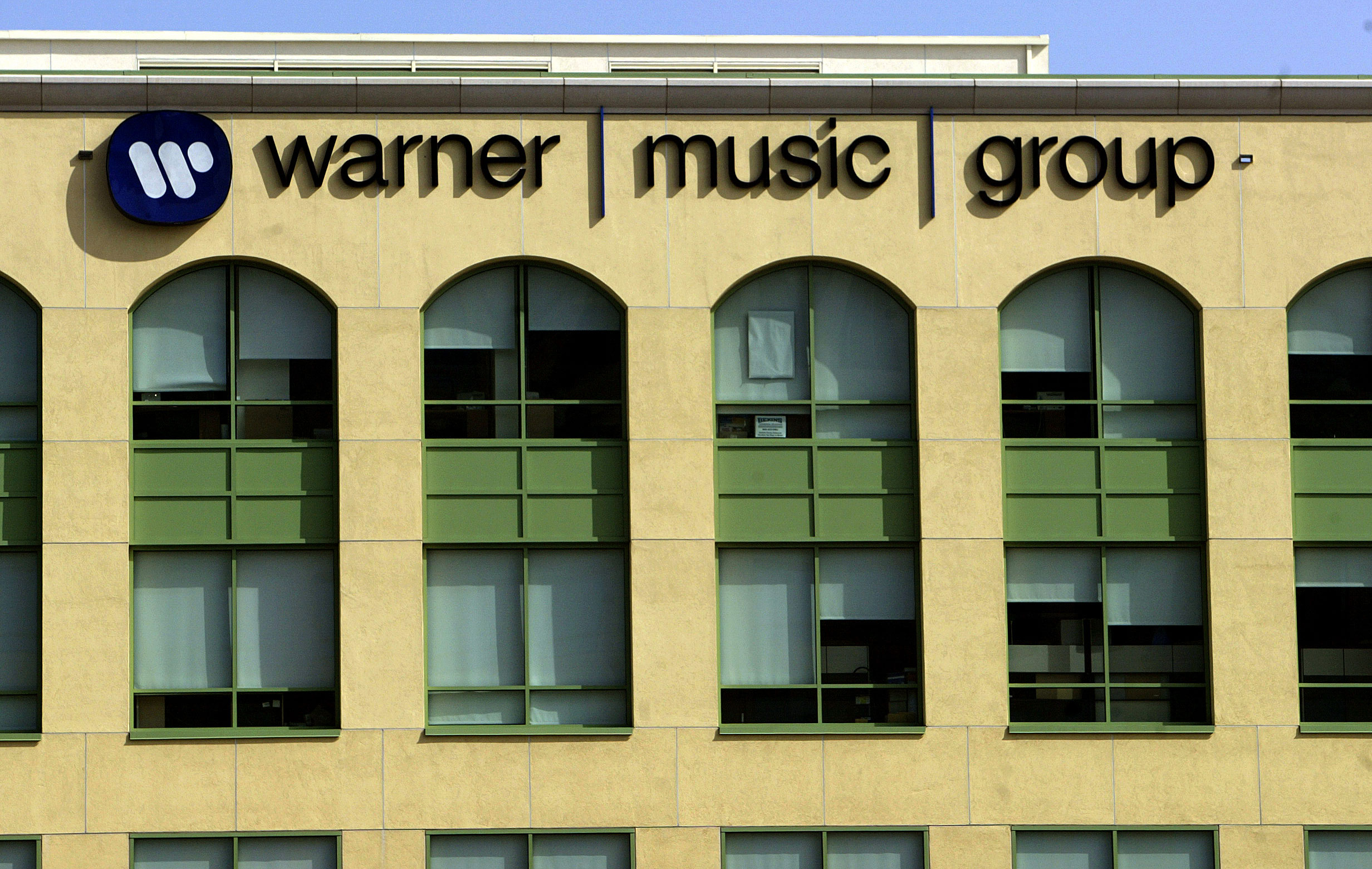 Warner music group. Ворнер Мьюзик. Warner Music Russia. Логотип Warner Music.