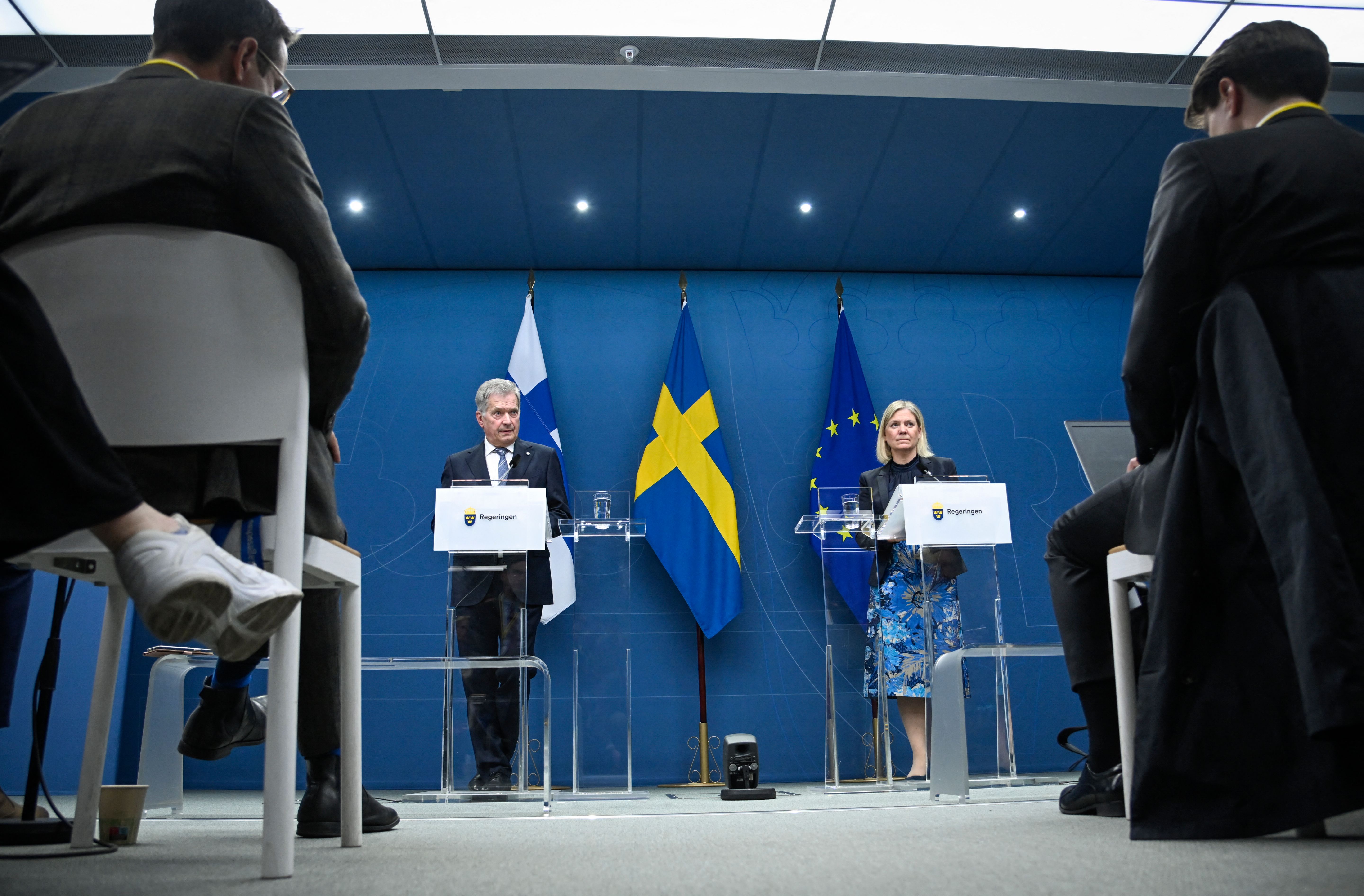 Finland's President Sauli Niinisto (L) and Sweden's Prime Minister Magdalena Andersson address a news conference in Stockholm, Sweden, on May 17.