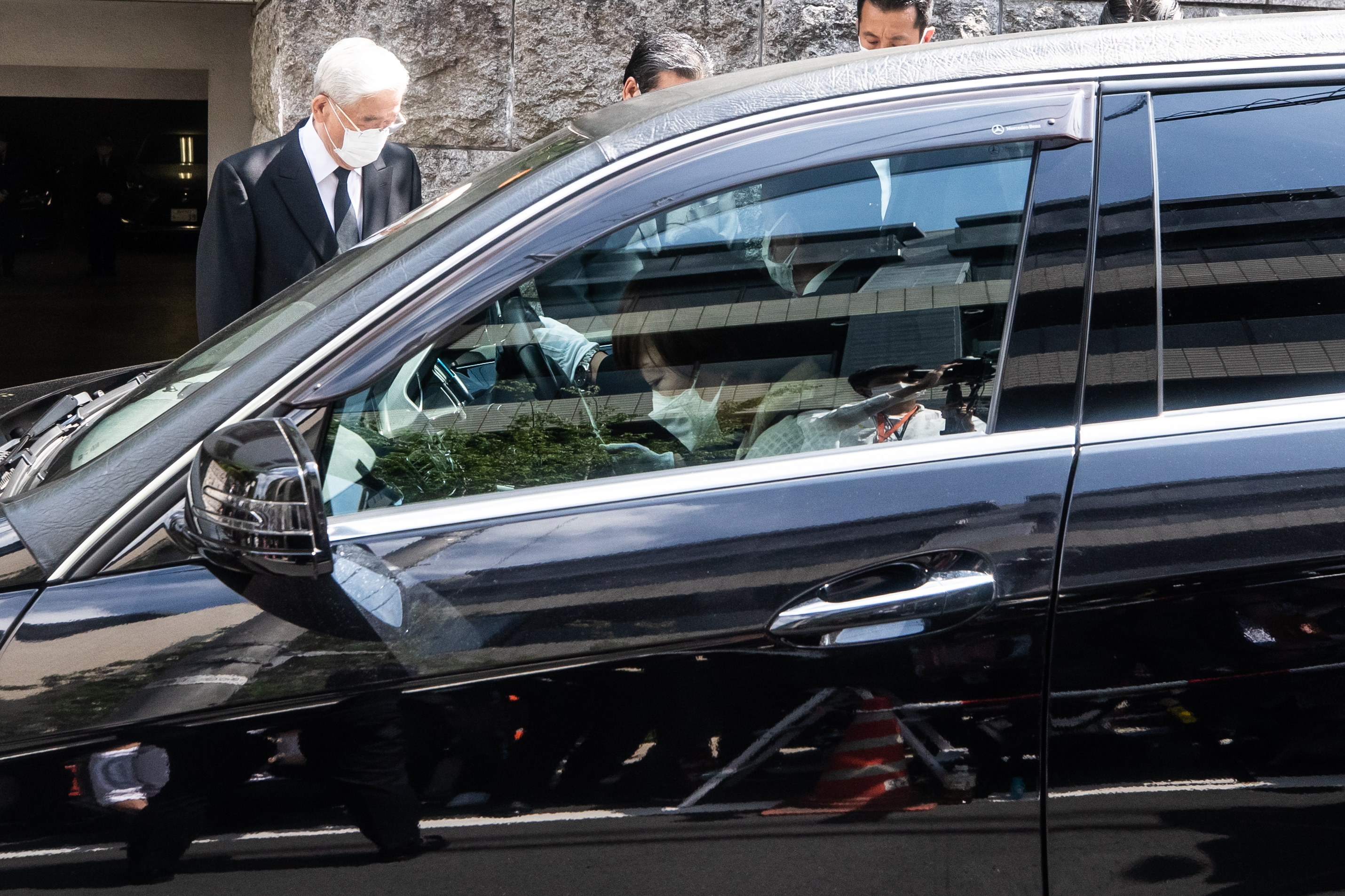 Akie Abe, wife of Shinzo Abe, is seen in the car carrying former Prime Minister Abe’s body and arrives at their home in Tokyo, Japan on Saturday.