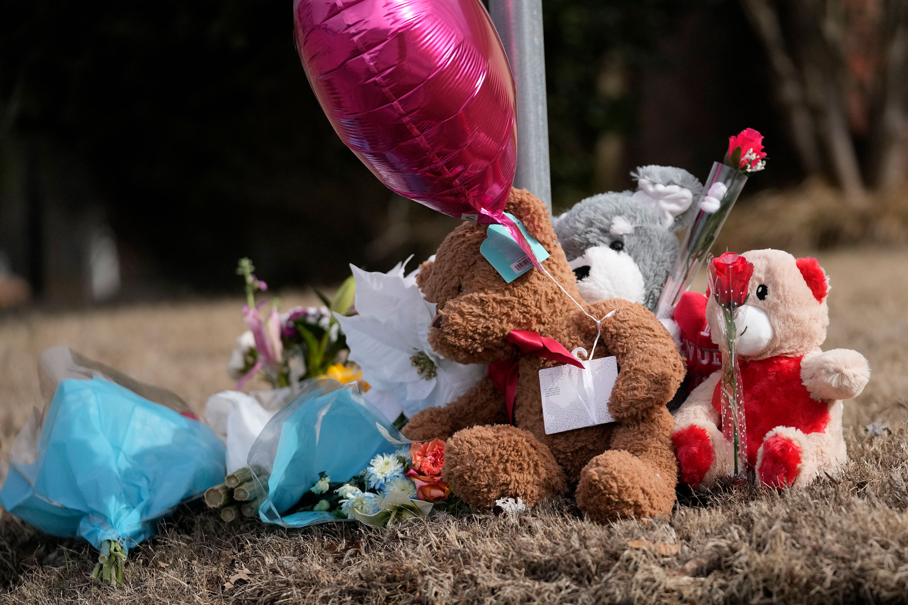 A makeshift memorial is seen where Tyre Nichols was beaten by police and later died, at Bear Creek Cove and Castlegate Lane in Memphis on Saturday. 