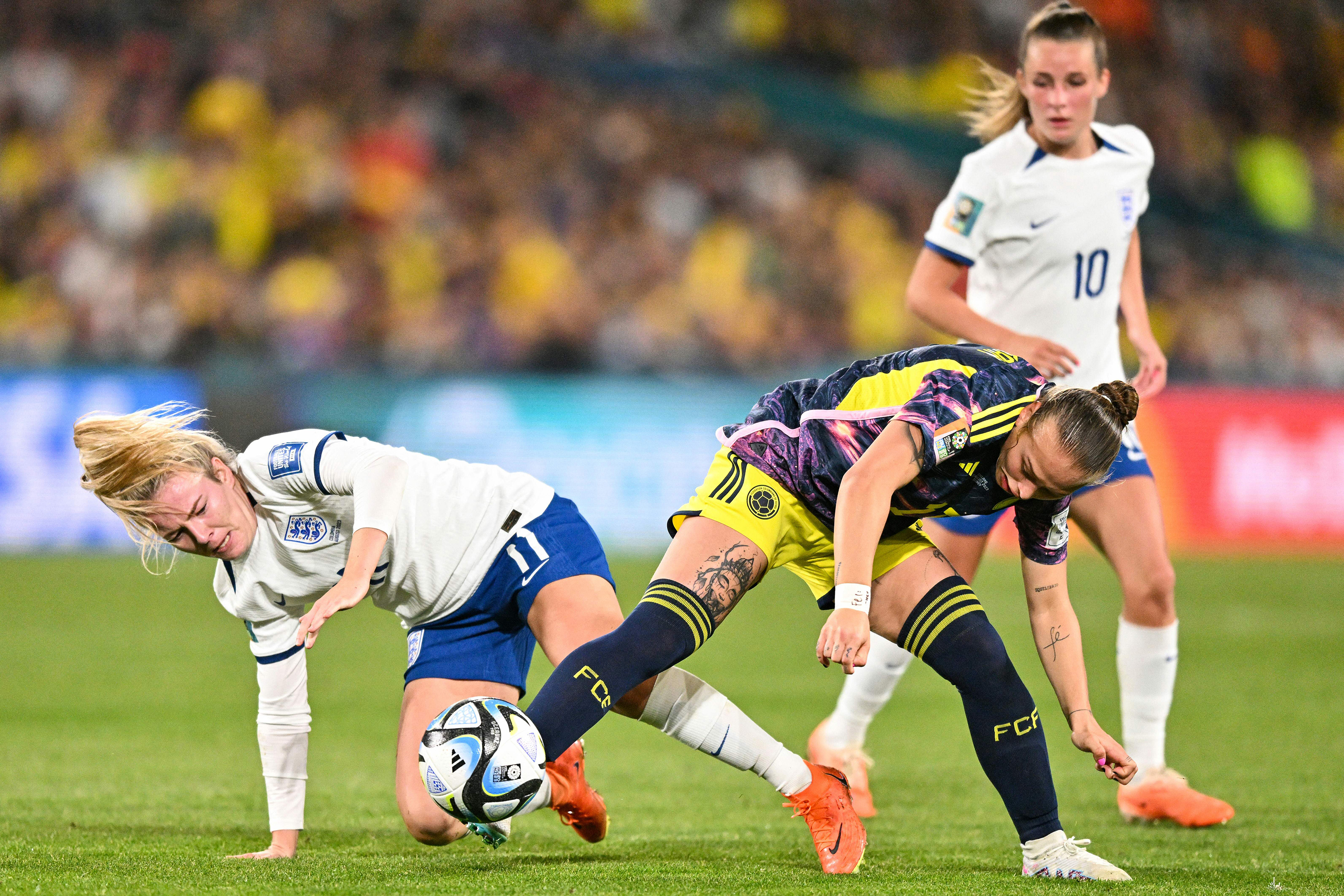 England's Lauren Hemp and Colombia's Ana Guzman fight for the ball.