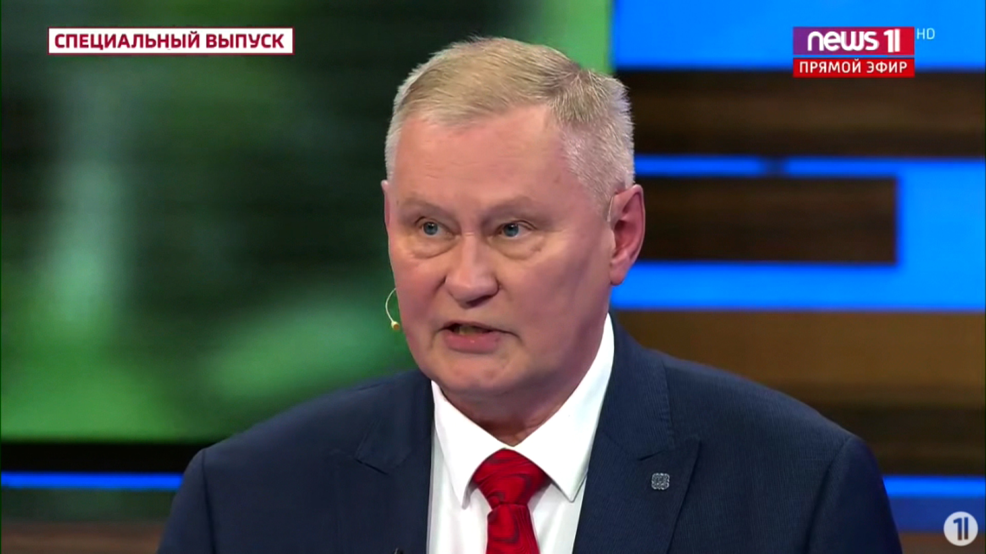 العقيد الروسي المتقاعد ميخائيل خودارينوك يتحدث في التلفزيون الرسمي الروسي يوم الأربعاء.