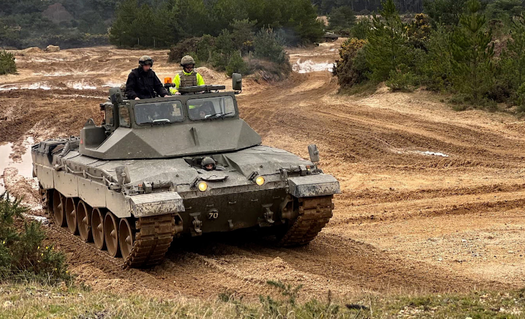 Ukrainian tank crews train in the UK. 