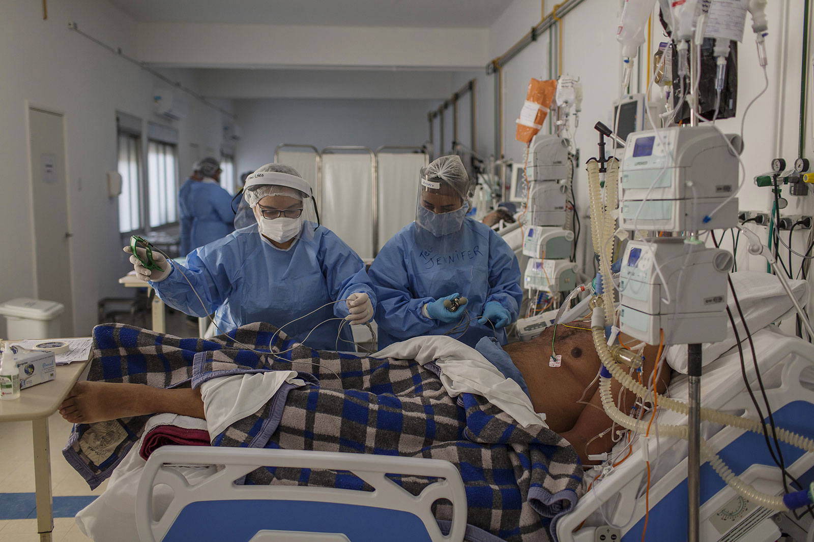 Nurses treat a Covid-19 patient at Vila Penteado General Hospital in Sao Paulo, Brazil, on May 5.