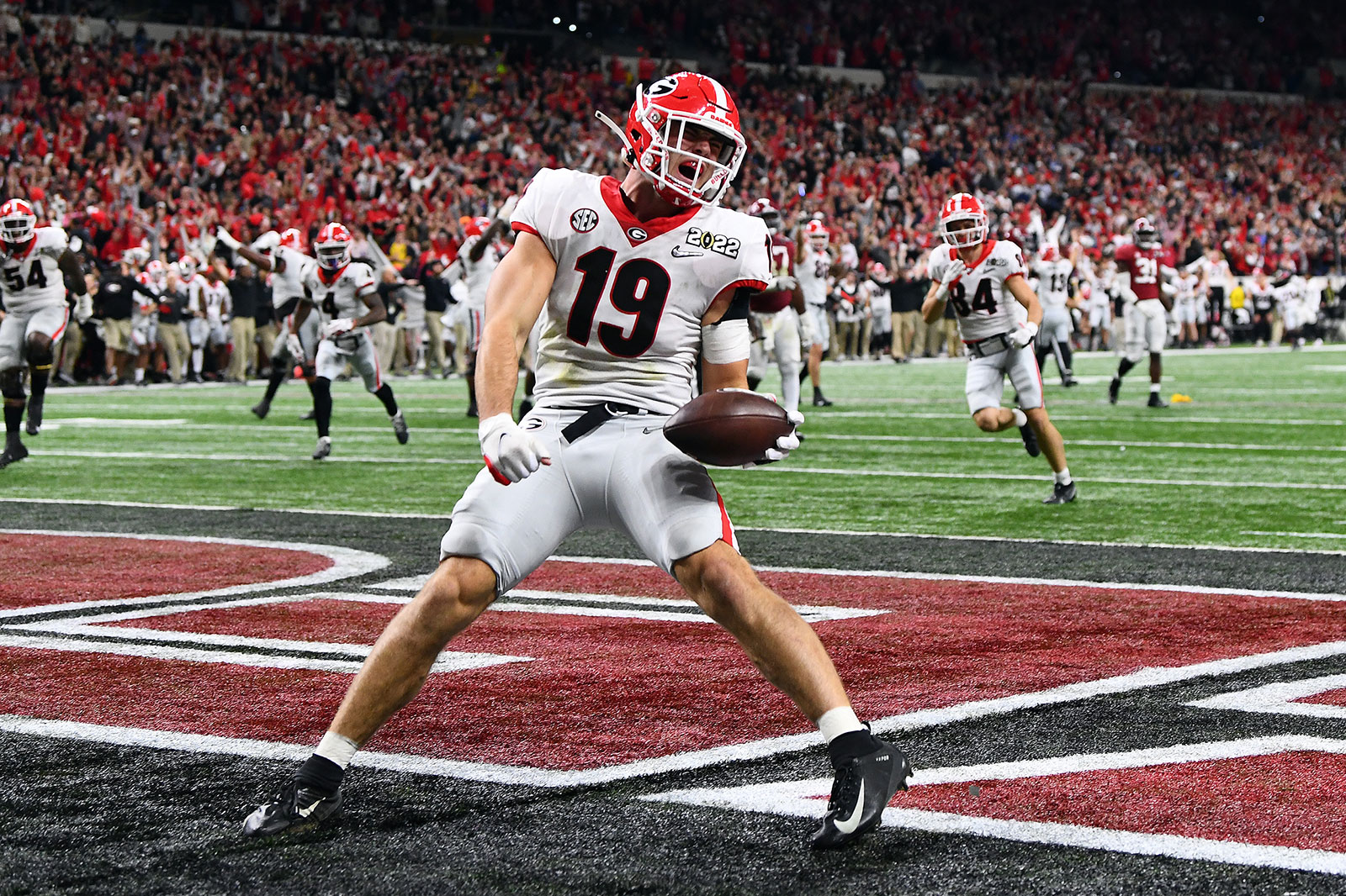 Brock Bowers celebrates after scoring a touchdown in the fourth quarter.