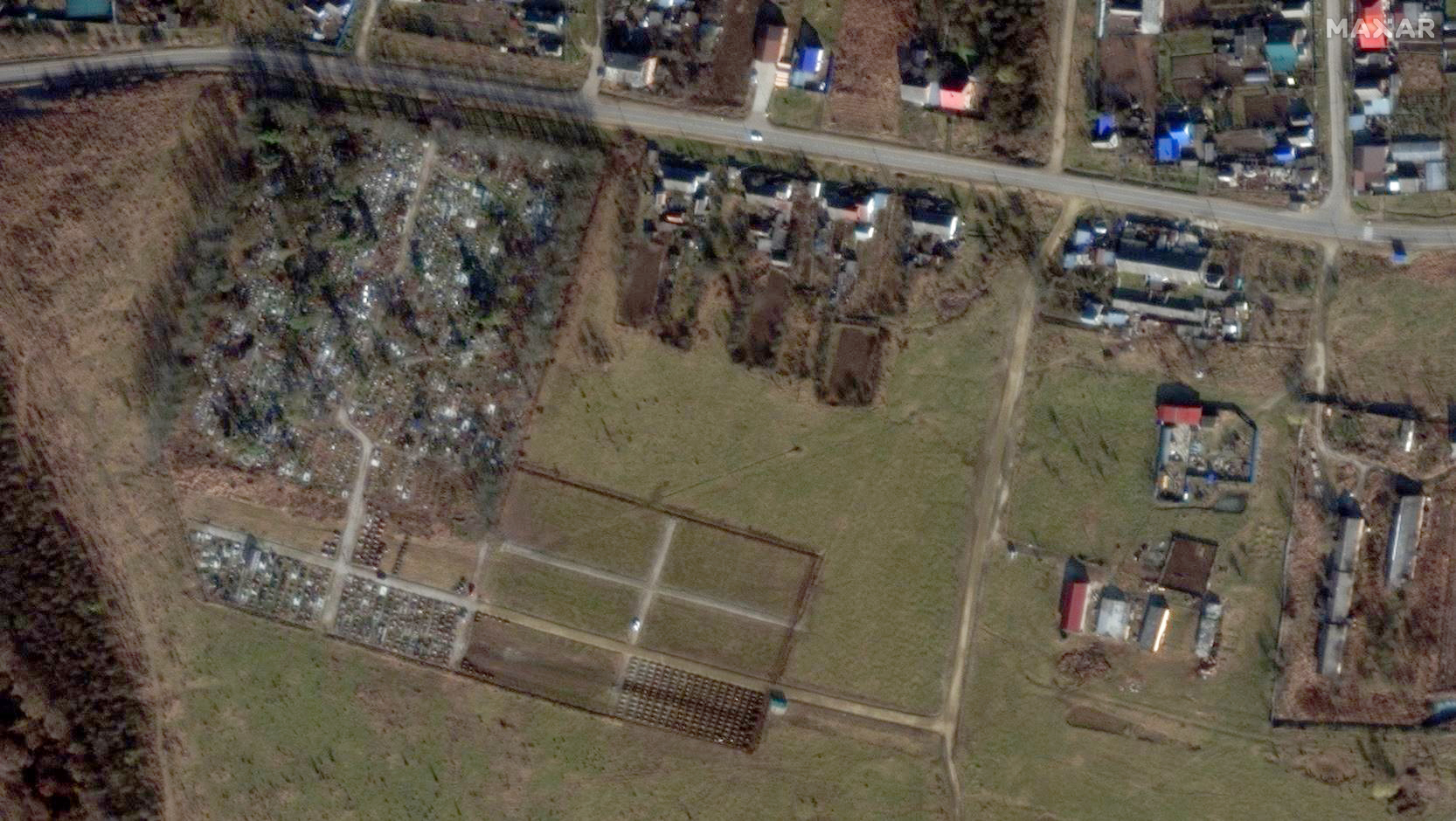 Imagens de satélite mostram fileiras de novas sepulturas perto da vila de Pakinskaya, na região de Krasnodar, na Rússia, em 24 de janeiro de 2023.