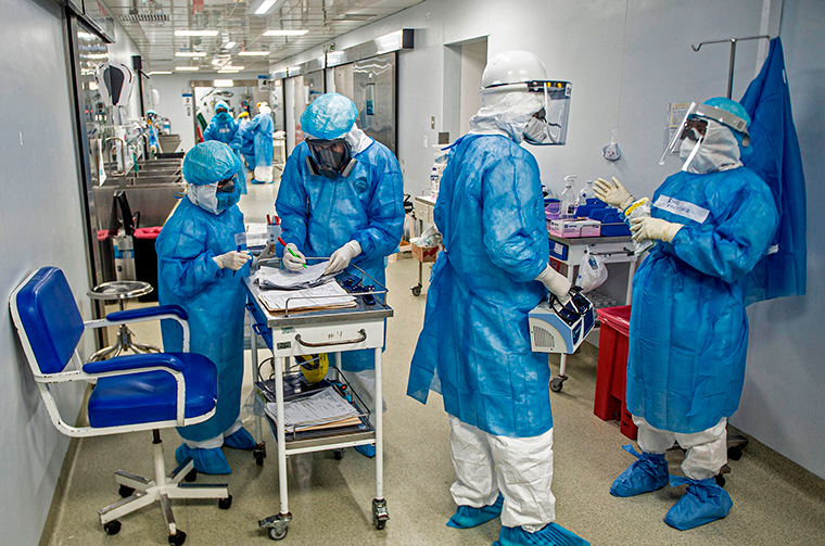 Health professionals are seen in the hall of the Intensive Care Unit of the Alberto Sabogal Sologuren Hospital, in Lima, on July 02.