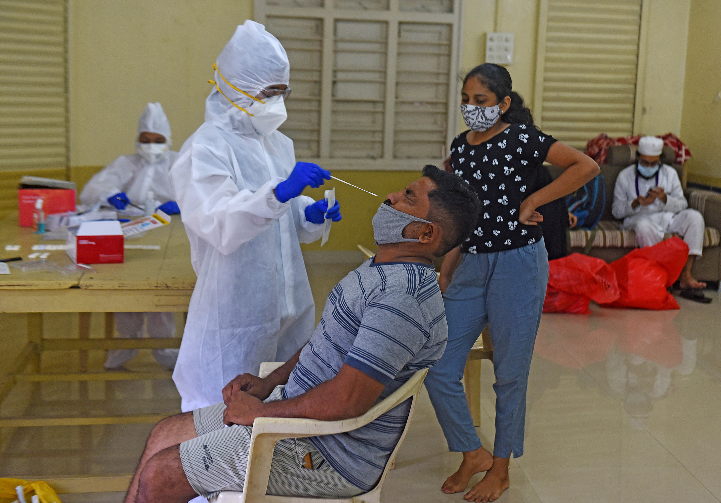 Medical workers conduct Covid-19 testing on September 26, in Mumbai, India.