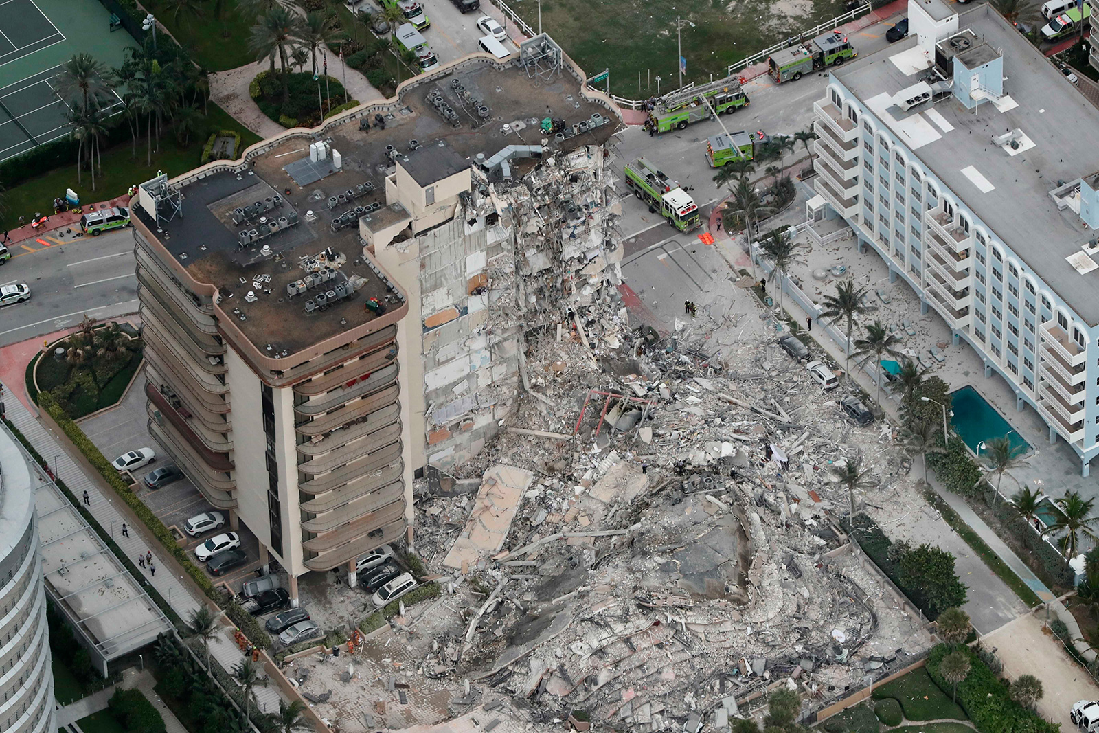 Surveillance Video Purports To Show Moment Florida Building Collapsed Hcm 6251