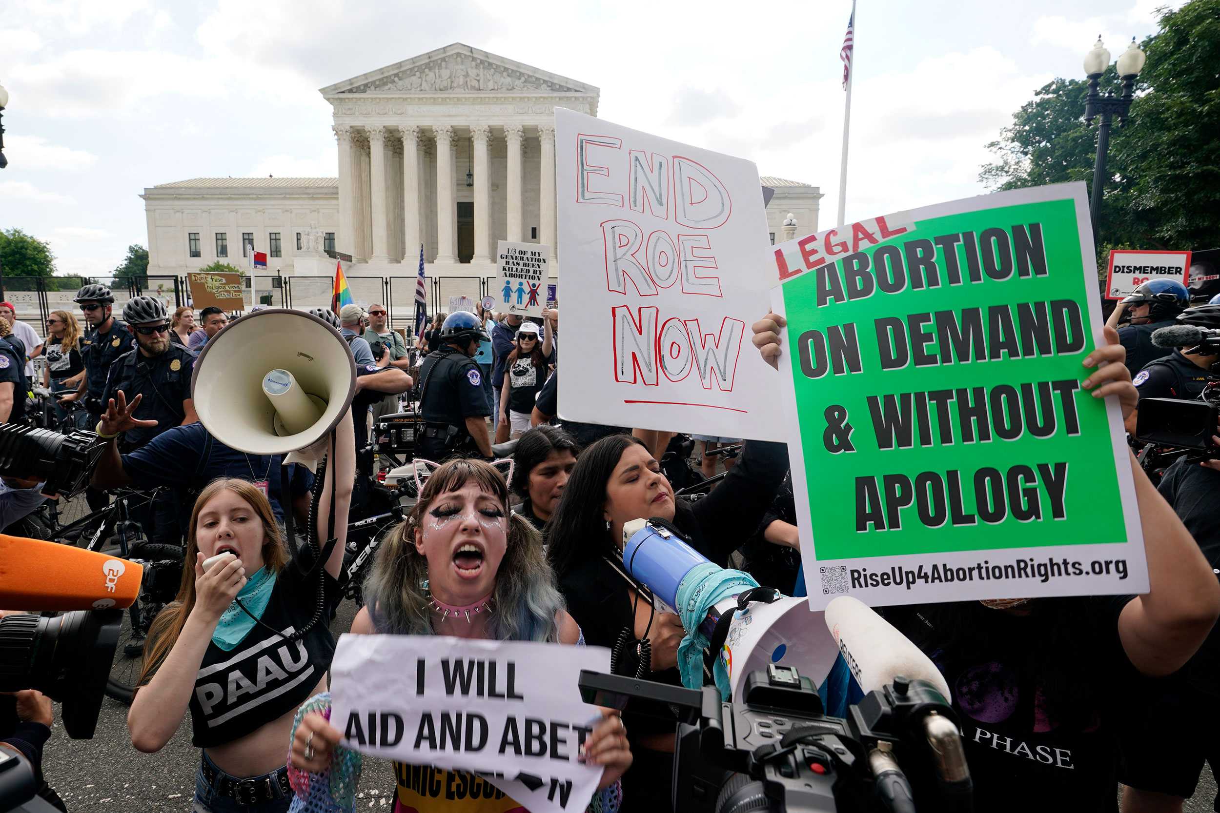 People protest outside the Supreme Court in Washington, DC on June 24. 
