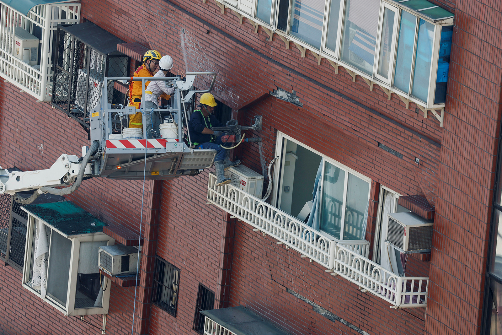 Workers carry out operations at the site where a building collapsed, following the earthquake, in Hualien, Taiwan, on April 4.