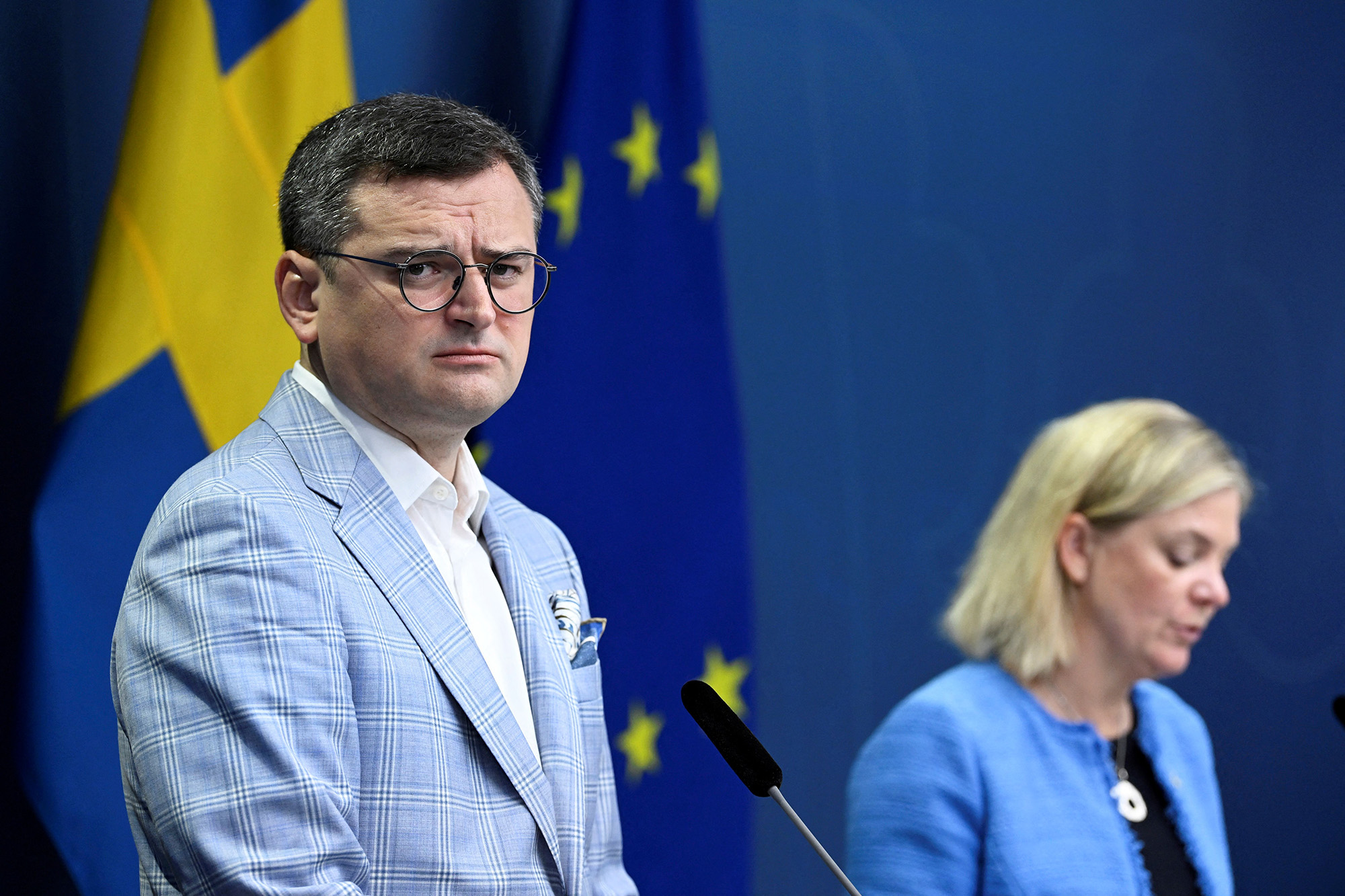 Ukrainian Foreign Minister Dmytro Kuleba, left, and Swedish Prime Minister Magdalena Andersson, right, attend a press conference in Stockholm, Sweden, on August 29.