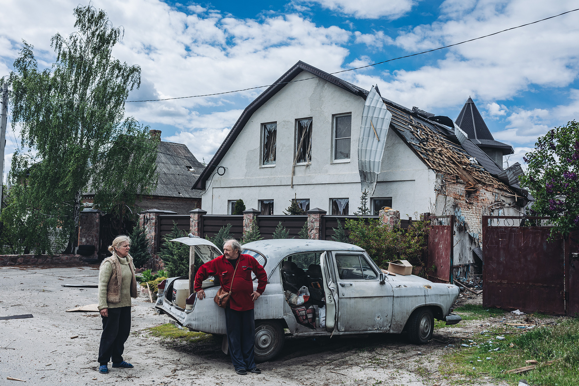  A couple in front of a house damaged by shelling on the outskirts of Kharkiv, Ukraine, on May 10.