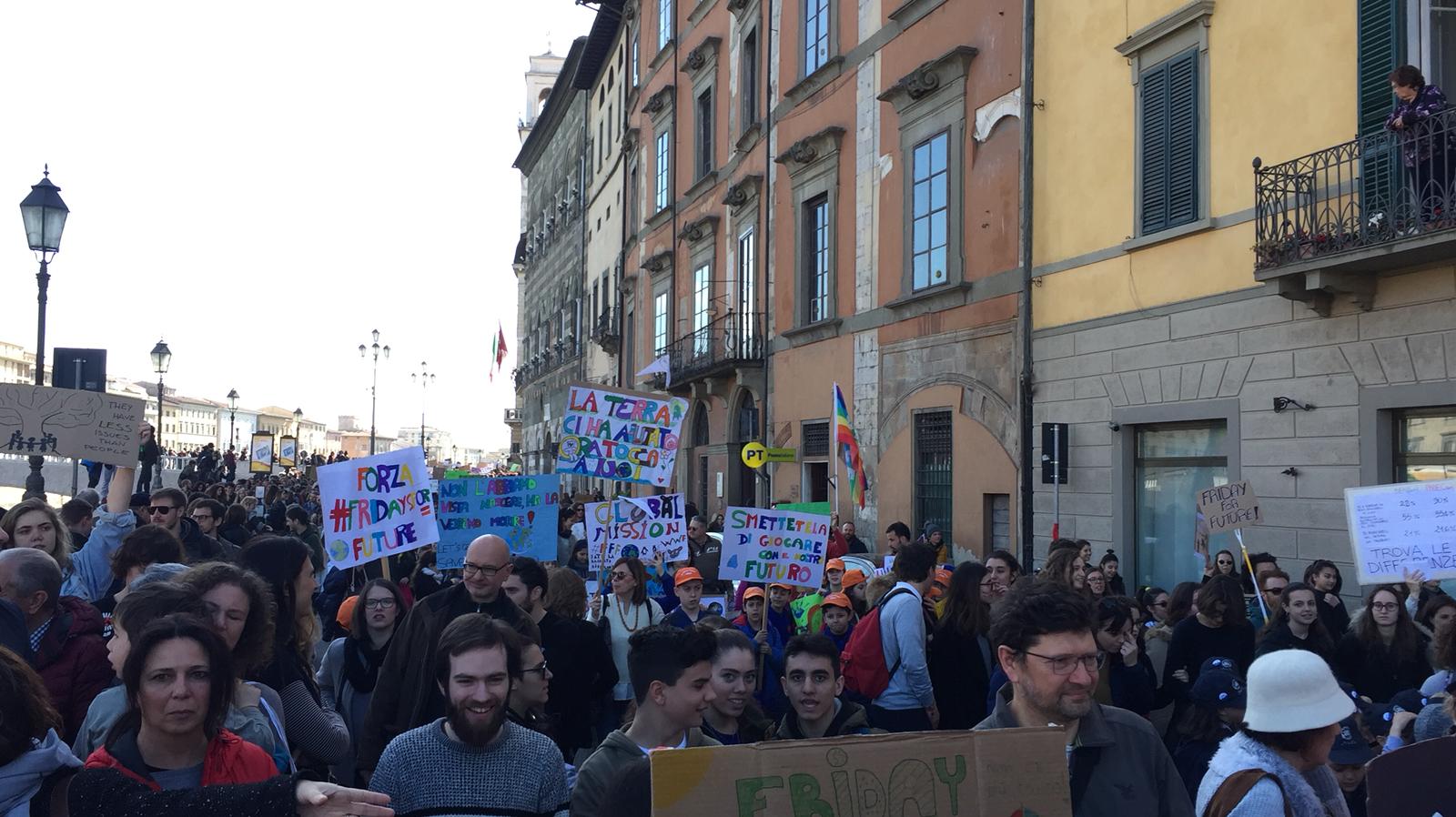 Mayors support striking students