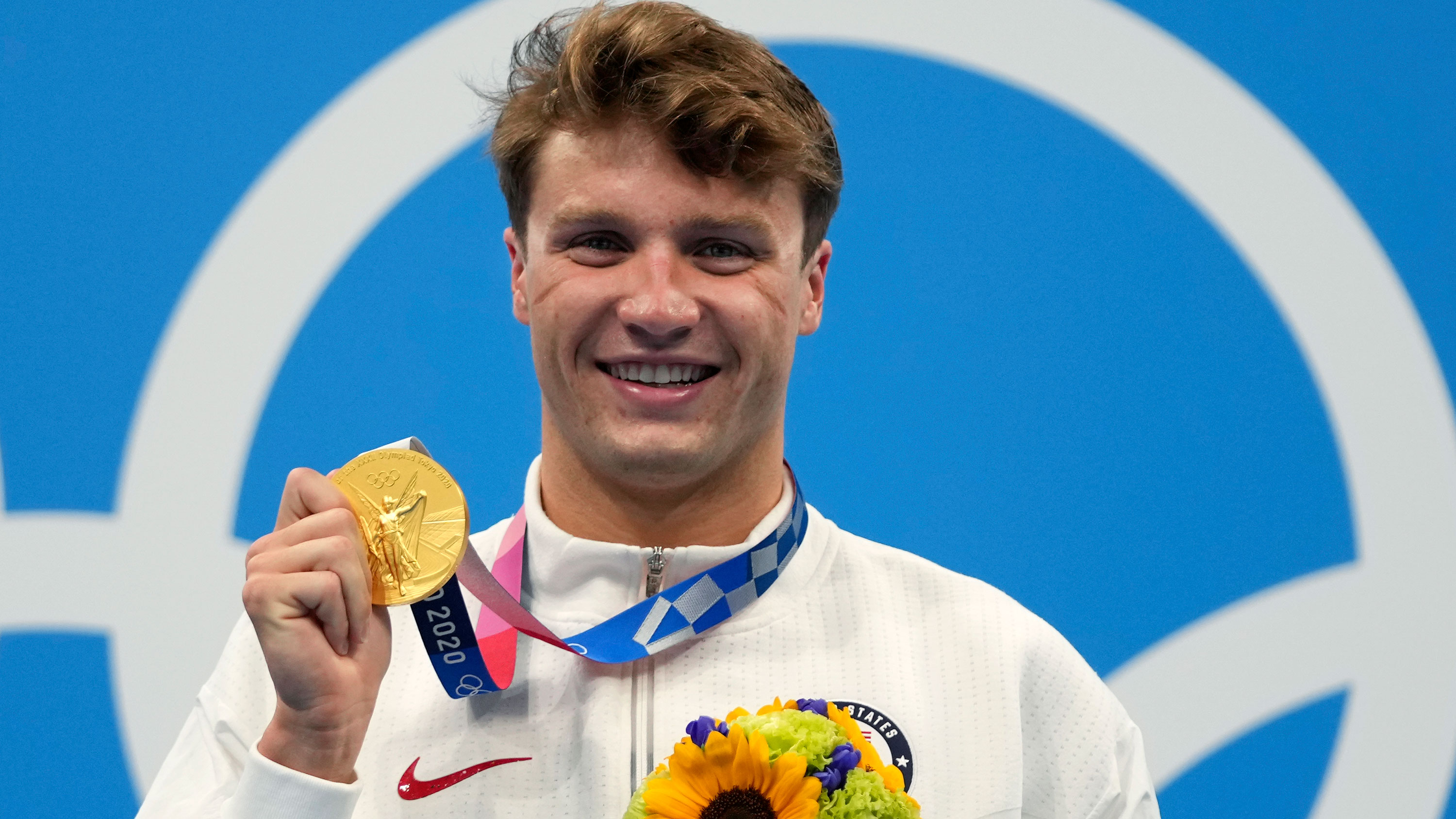 The United States' Robert Finke poses with his gold medal for the 800-meter freestyle on July 29.