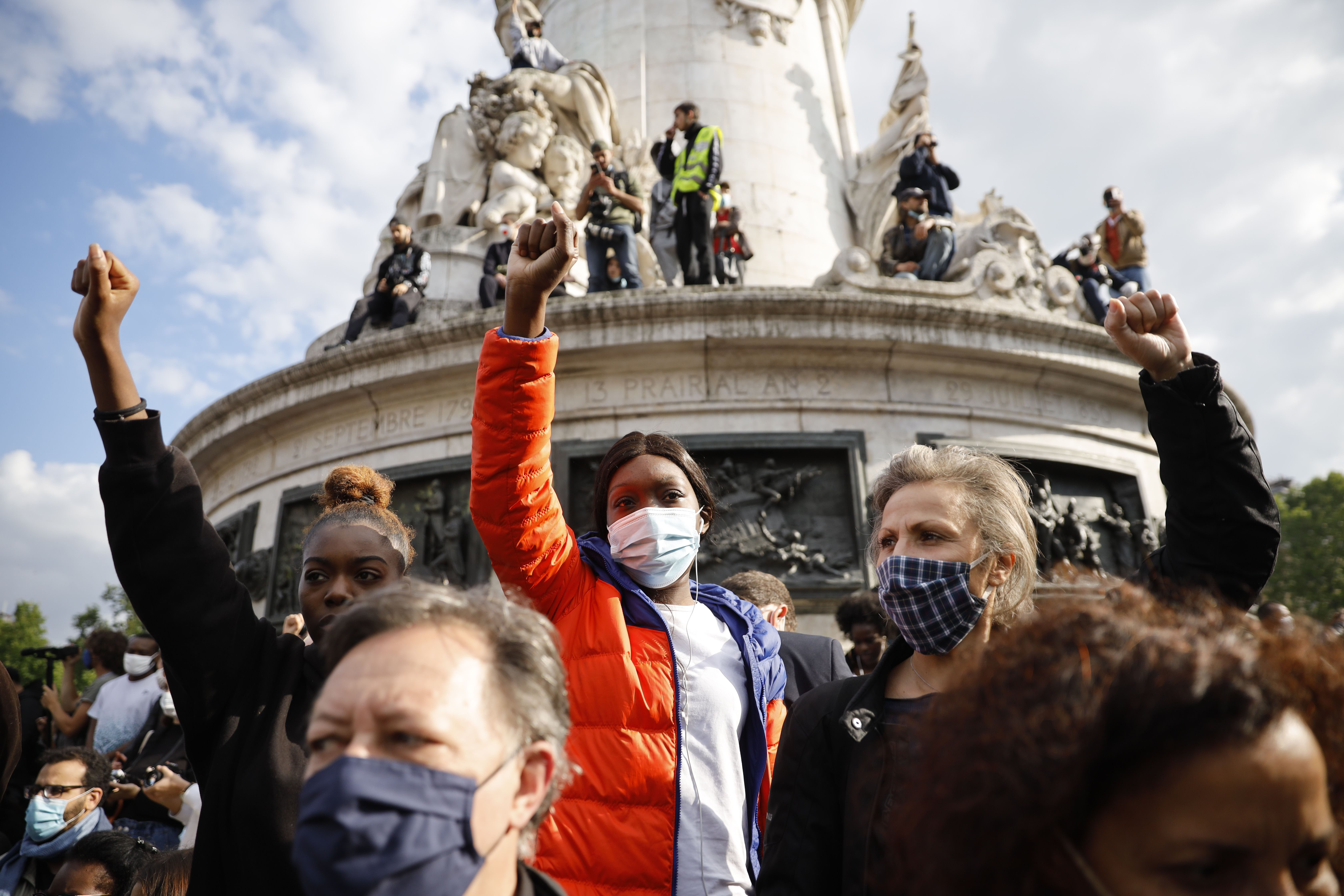 Paris police urge businesses to take precautions ahead of planned protests