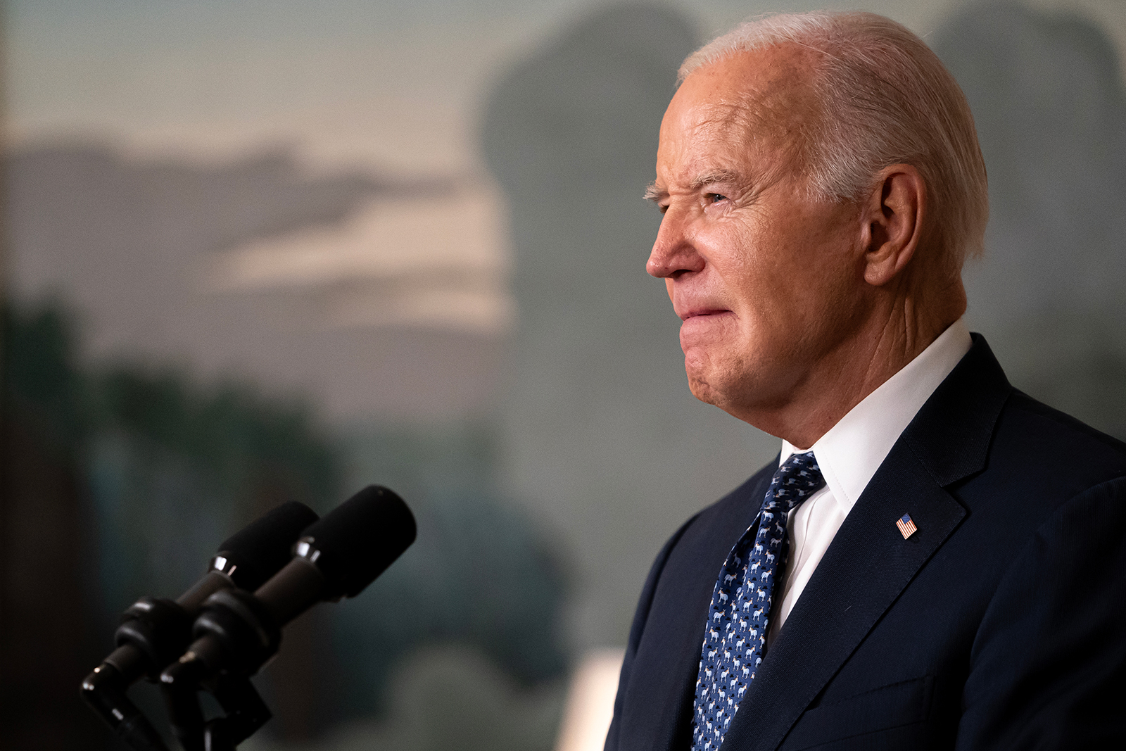 El presidente estadounidense Joe Biden pronuncia un discurso en la Casa Blanca el 8 de febrero.