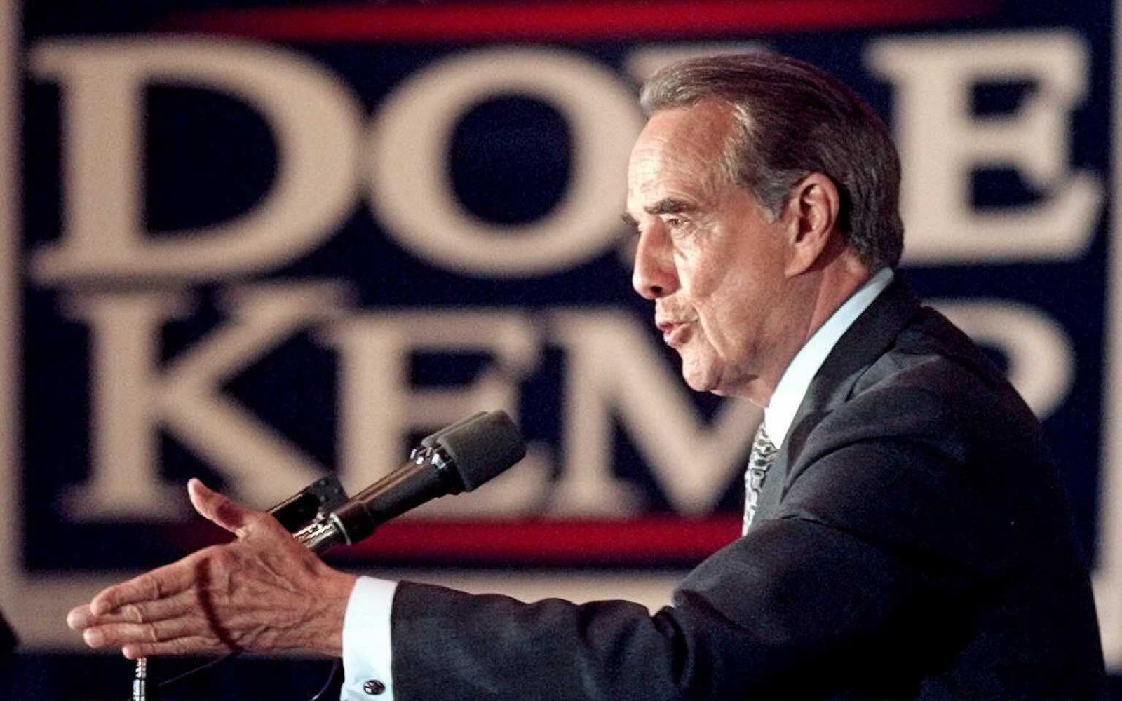 US Republican presidential candidate Bob Dole delivers his campaign speech at the Pontchartrain Center in New Orleans on October 30, 1996. 