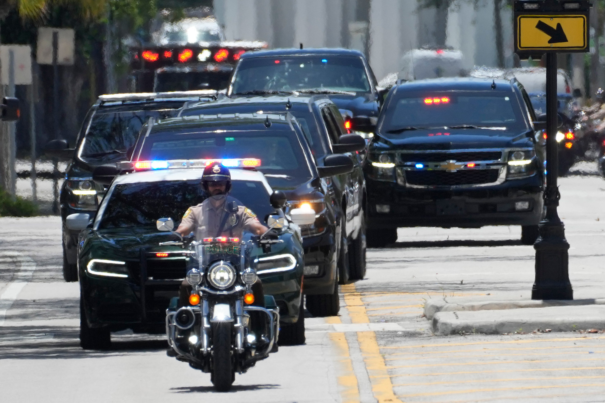Donald Trump's motorcade arrives at the courthouse in Miami. 
