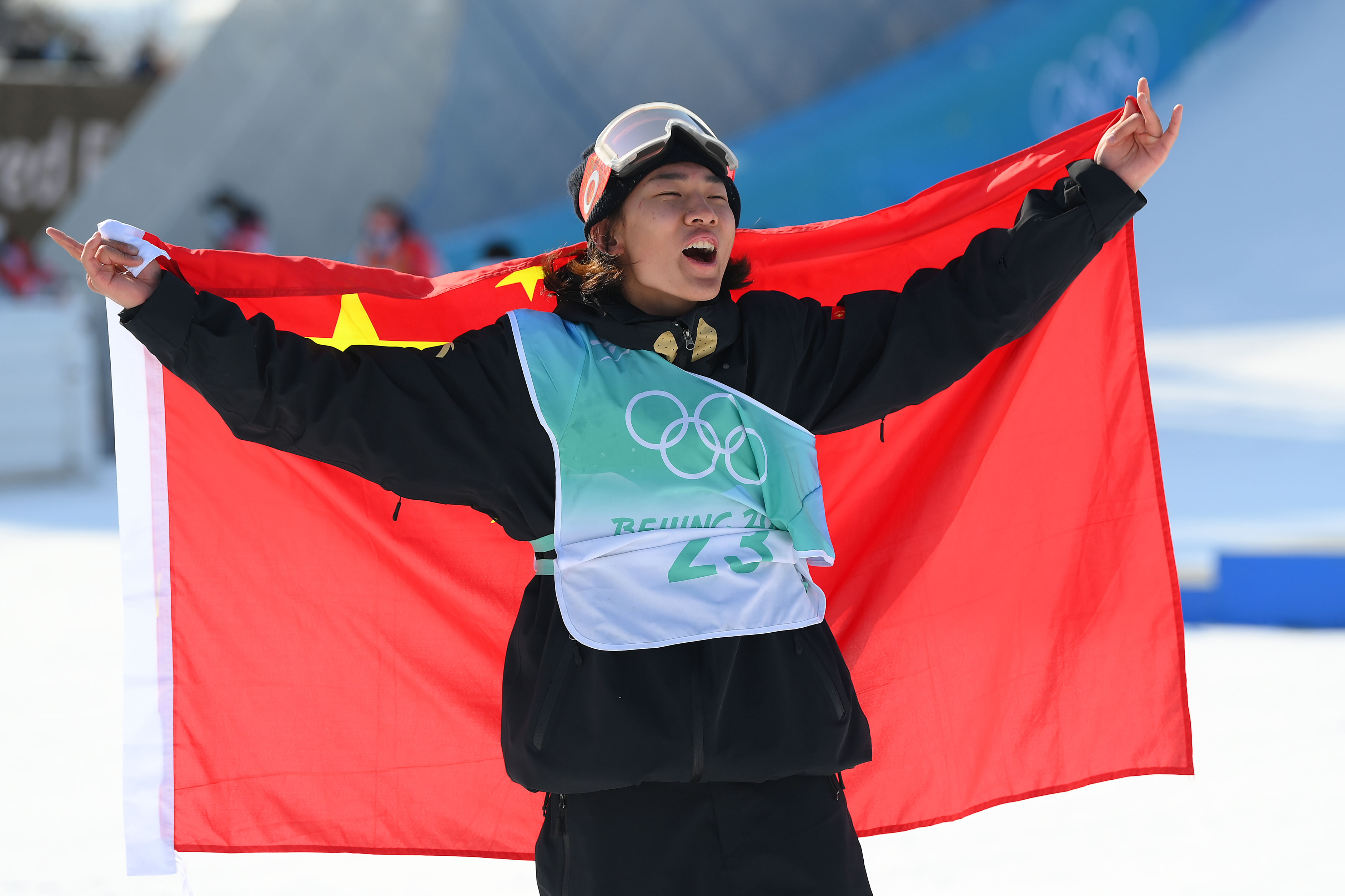 Su Yiming celebrates his gold medal performance at the men's big air event on Tuesday,